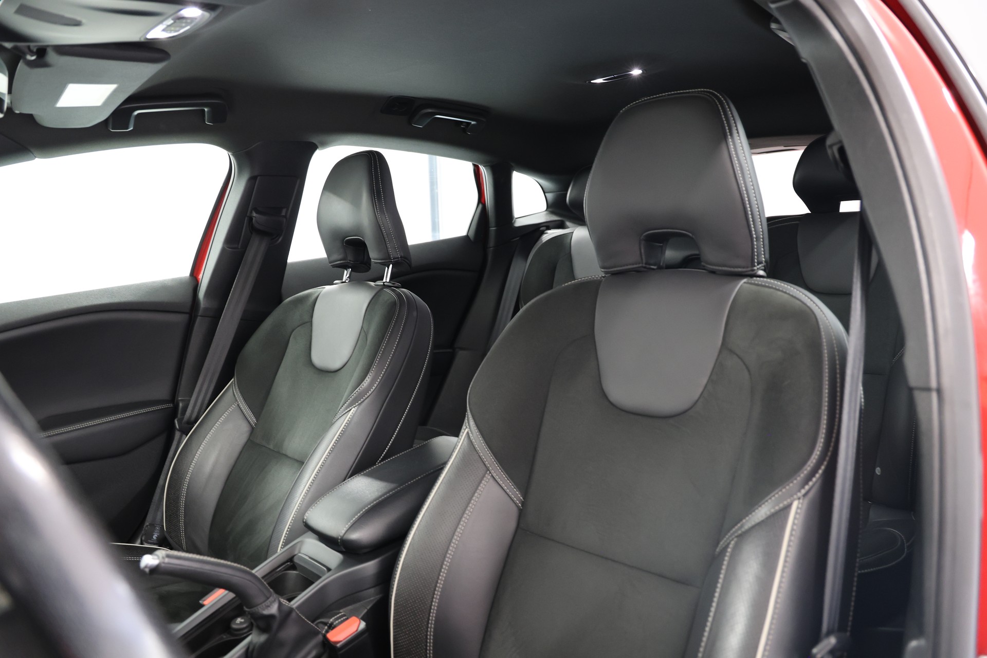VOLVO V40 D3 R-Design-image-6