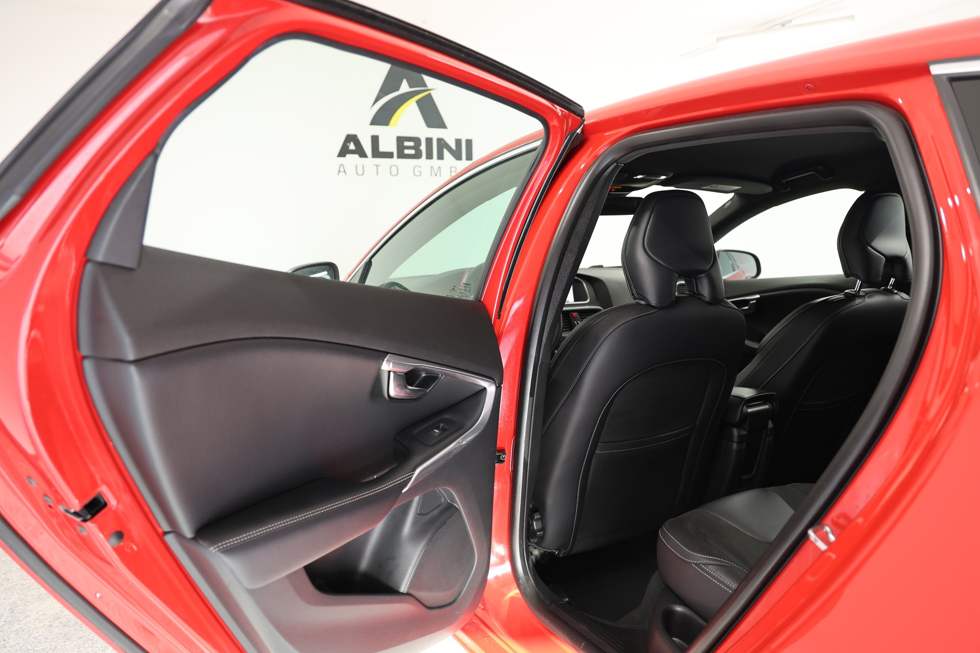 VOLVO V40 D3 R-Design-image-13