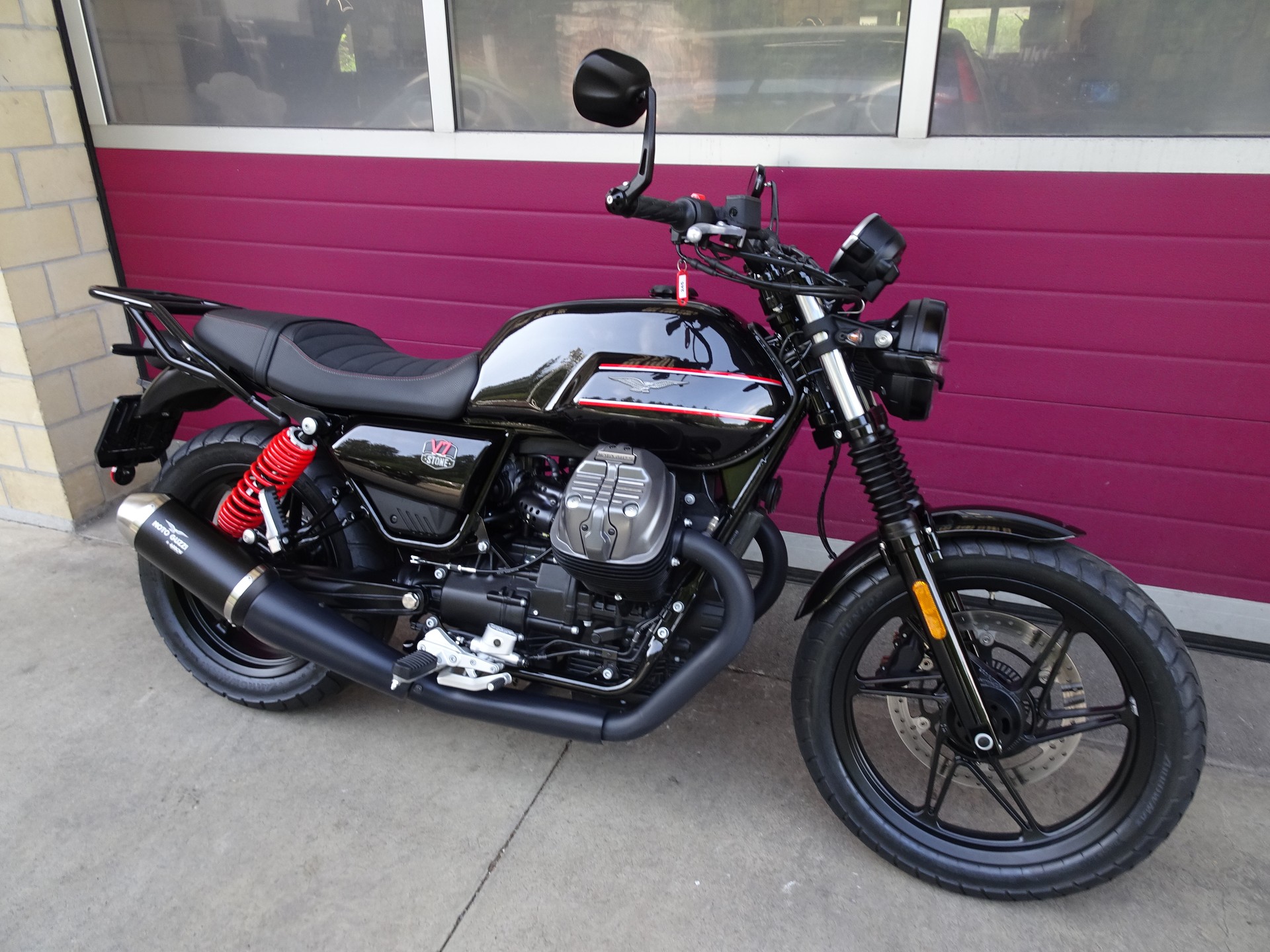 MOTO GUZZI V7 IV 850 Stone-showroom-element-2