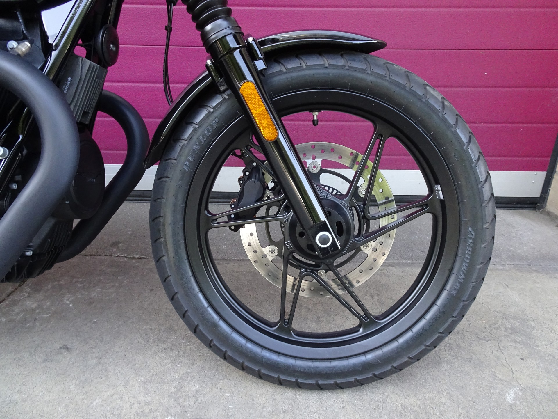 MOTO GUZZI V7 IV 850 Stone-showroom-element-1