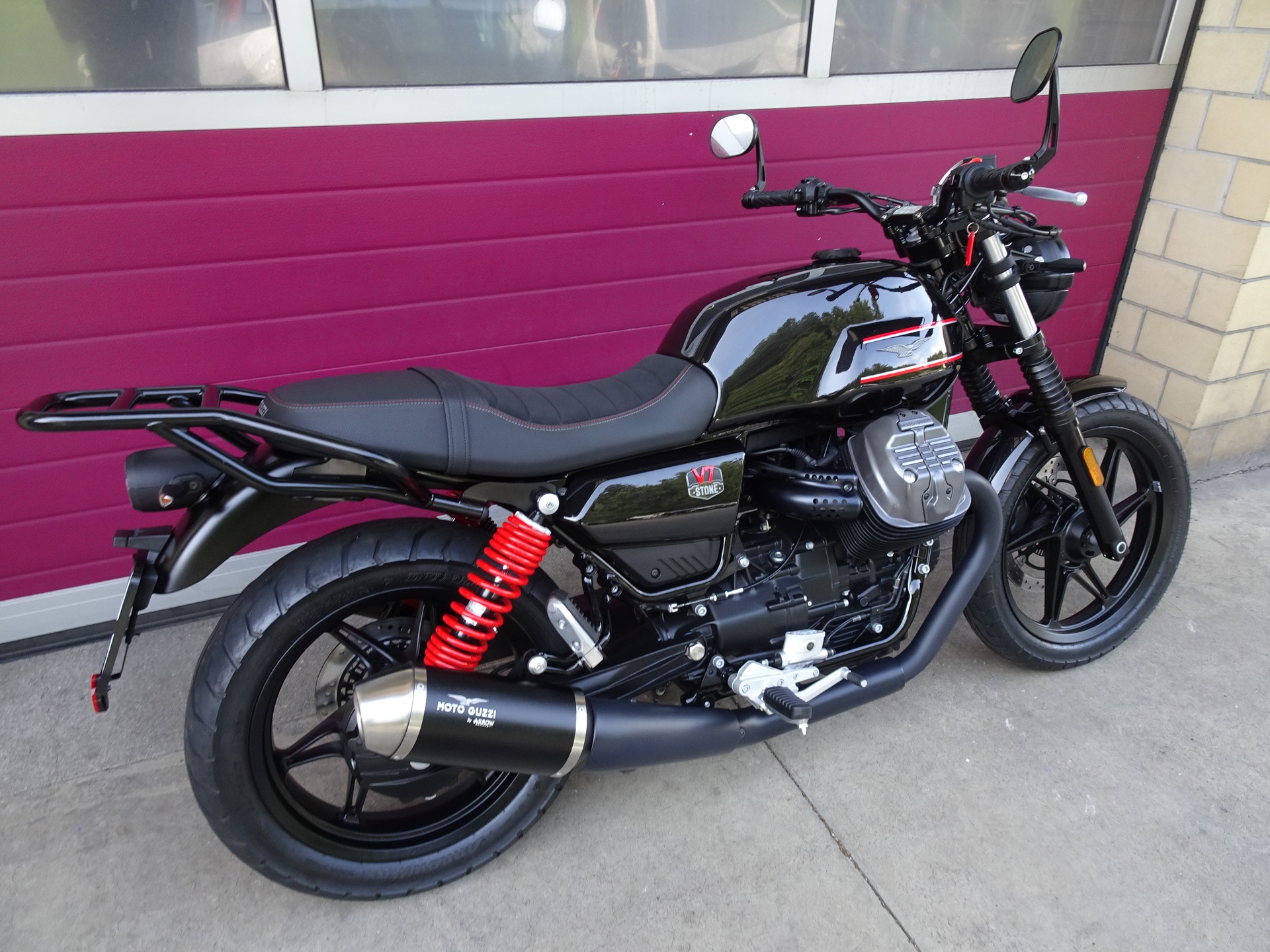 MOTO GUZZI V7 IV 850 Stone-showroom-element-3