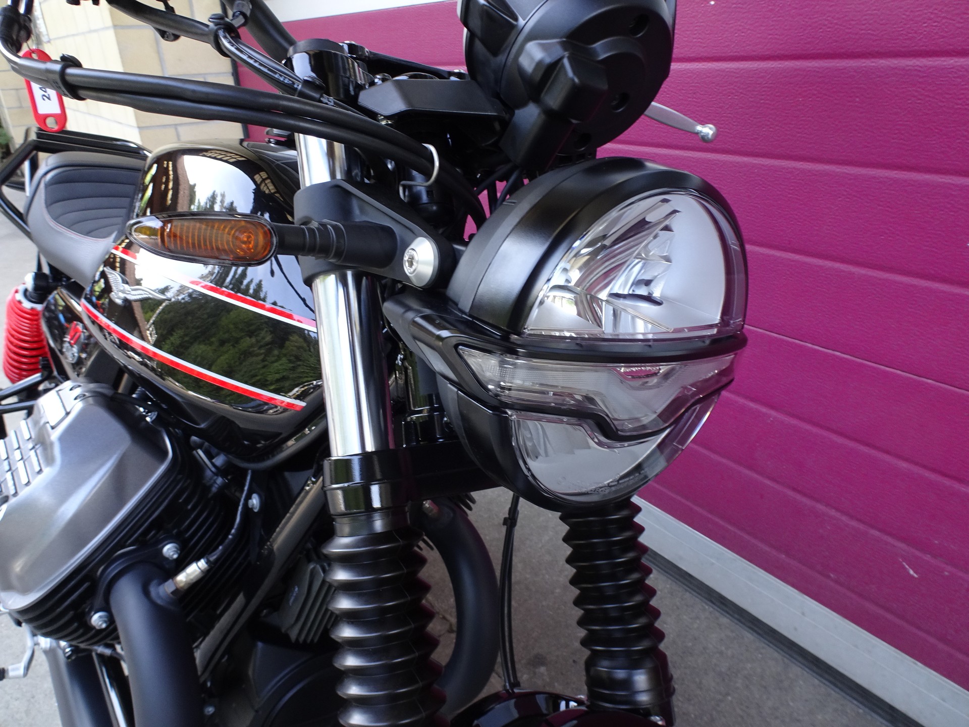 MOTO GUZZI V7 IV 850 Stone-image-11