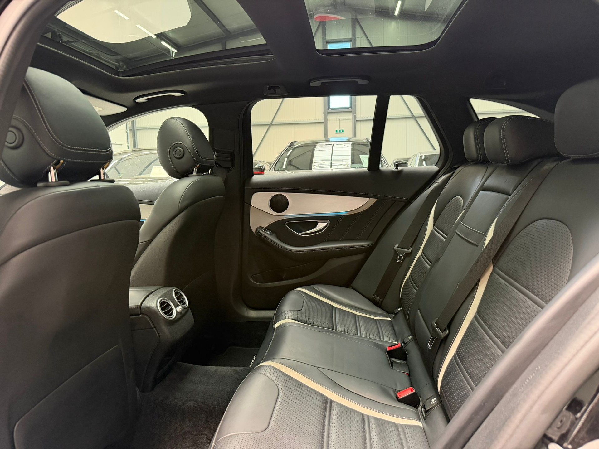 MERCEDES-BENZ C 63 S AMG Speedshift-image-24