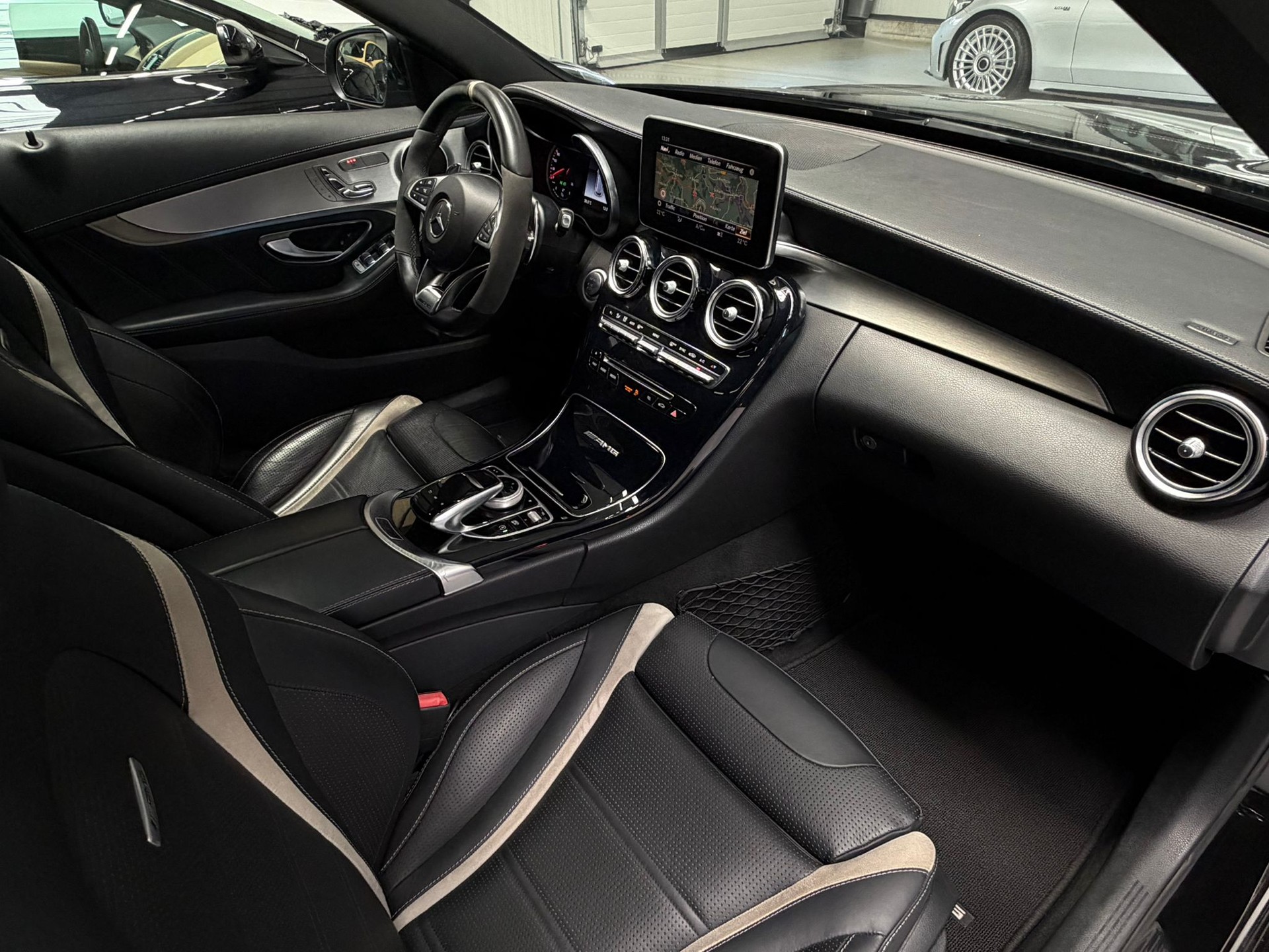 MERCEDES-BENZ C 63 S AMG Speedshift-image-27