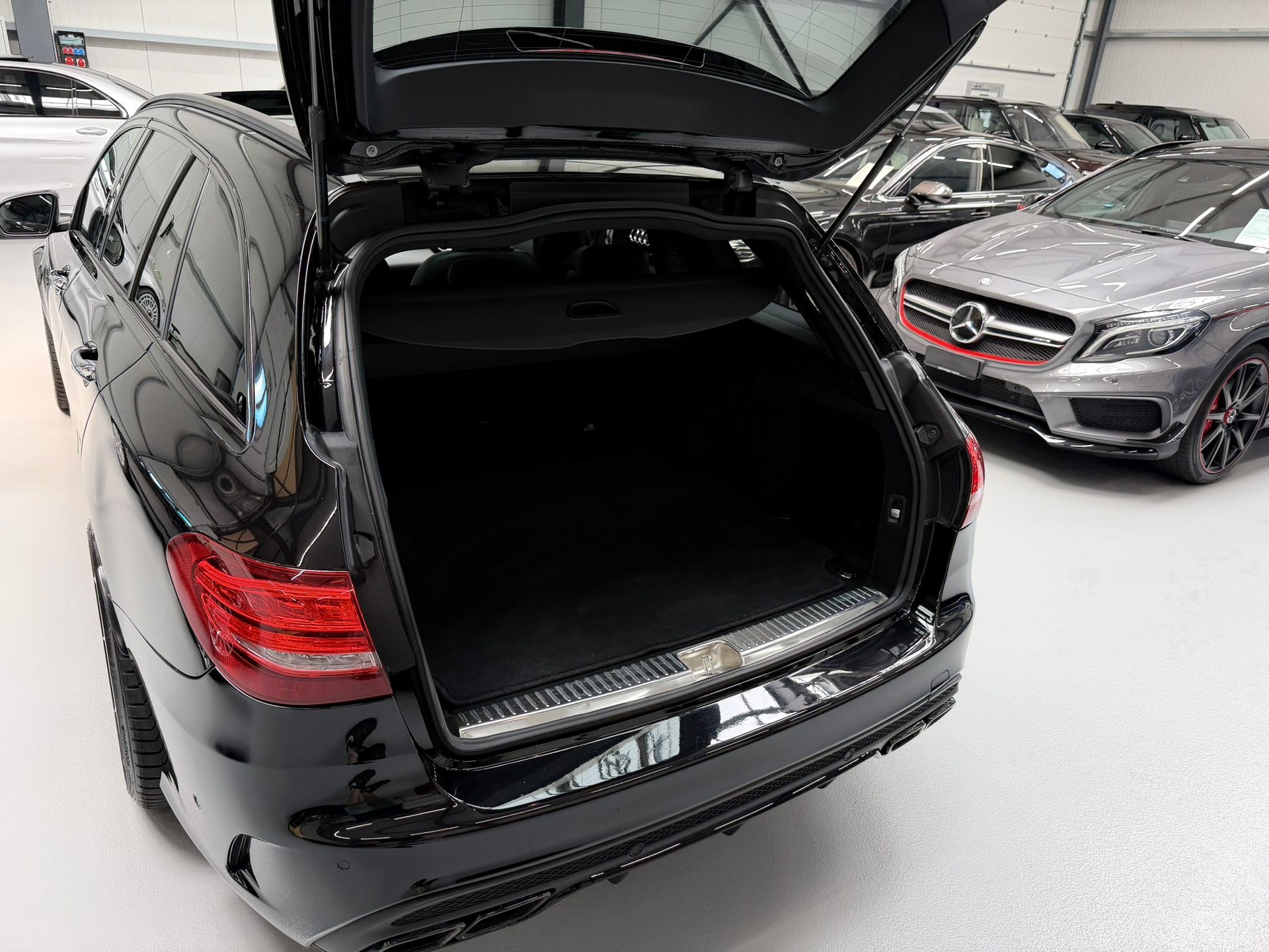 MERCEDES-BENZ C 63 S AMG Speedshift-image-25