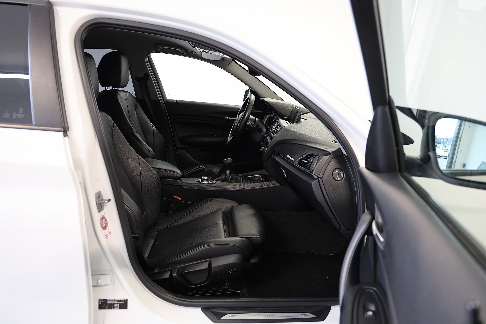 BMW 120i Sport Line-image-11
