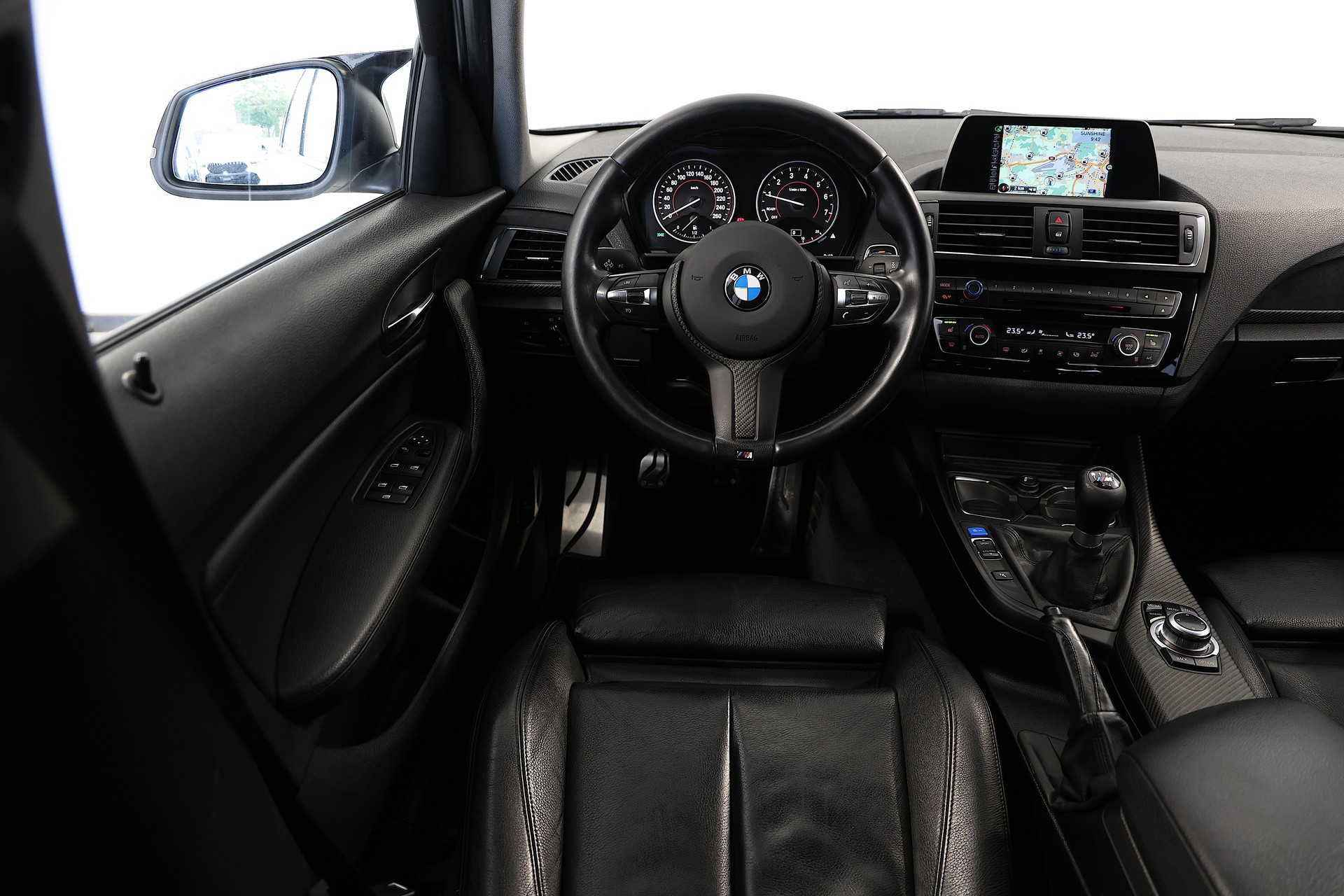 BMW 120i Sport Line-image-8