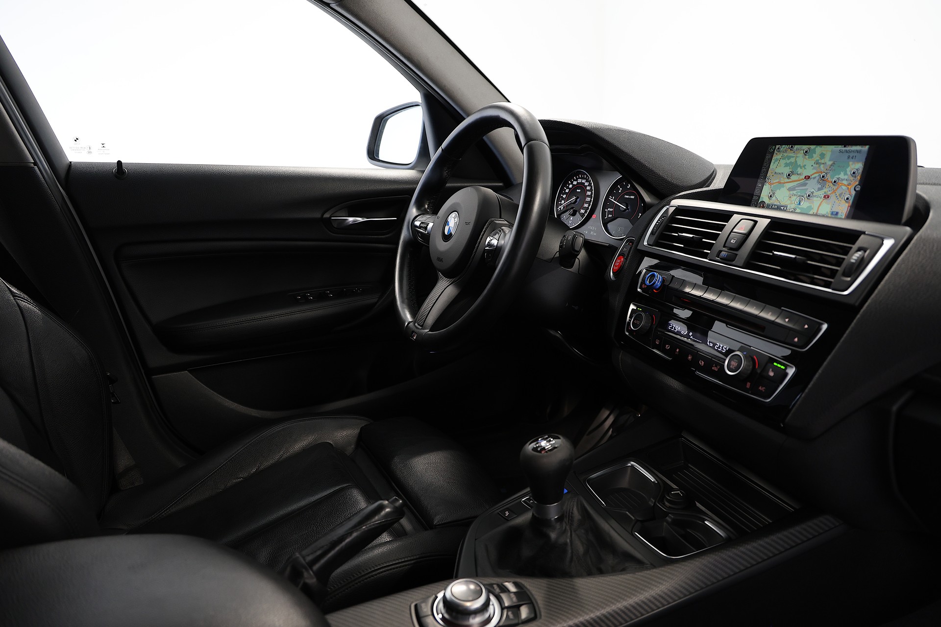 BMW 120i Sport Line-image-12
