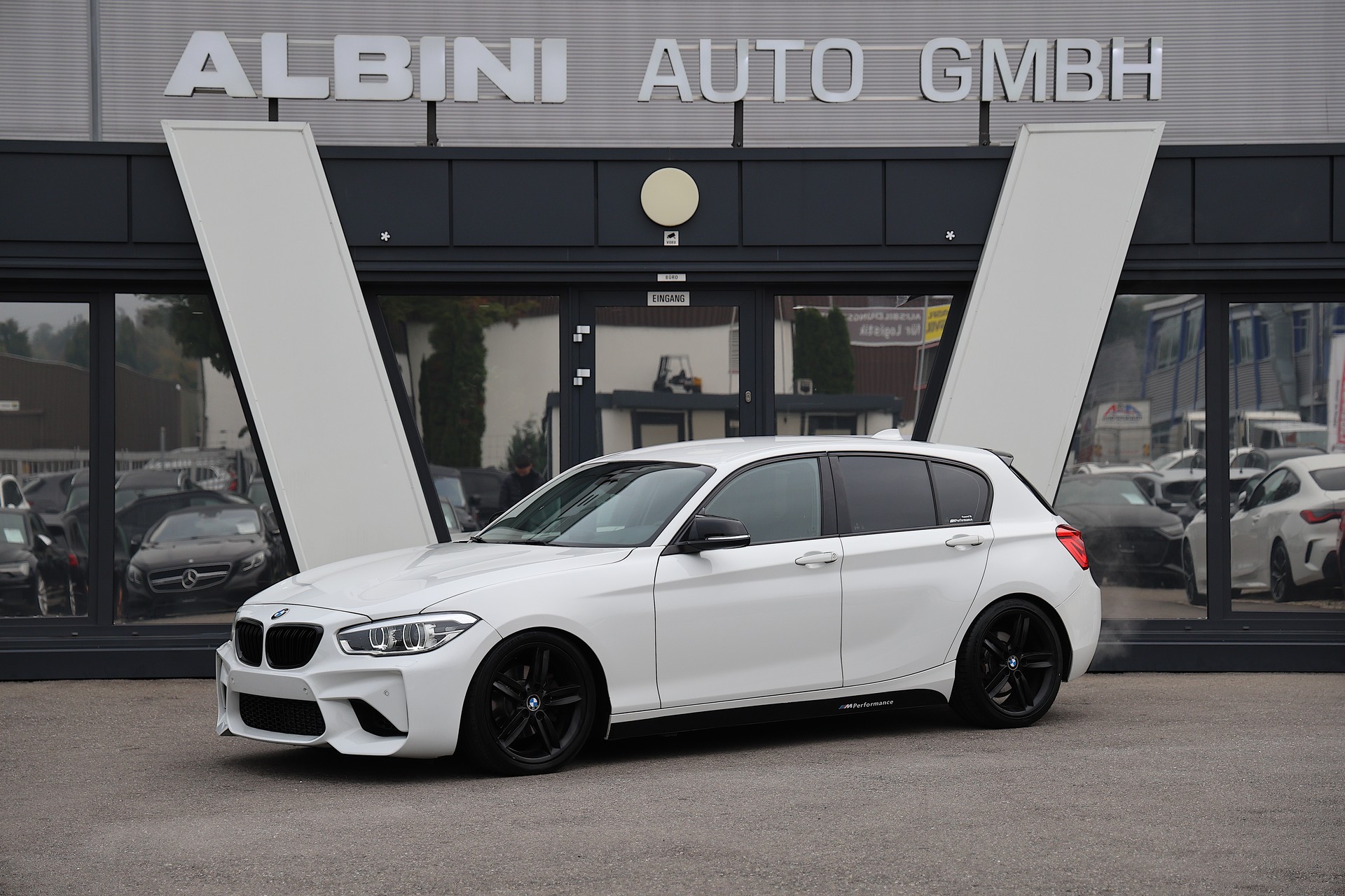 BMW 120i Sport Line-image-0