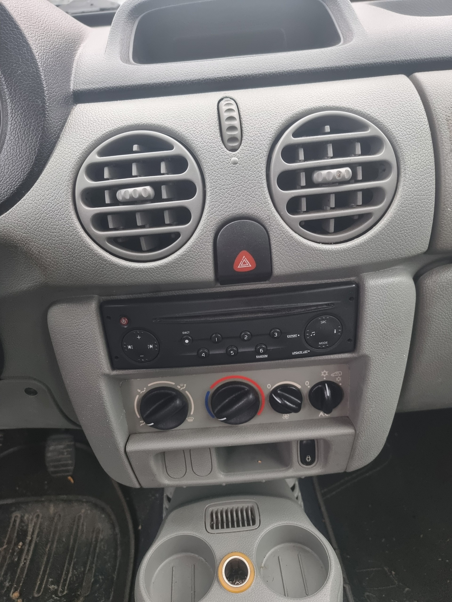 RENAULT Kangoo 1.6 16V Privilège-image-13