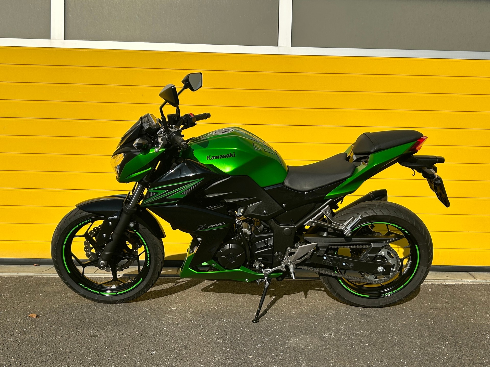 KAWASAKI Z 300 ABS-image-1