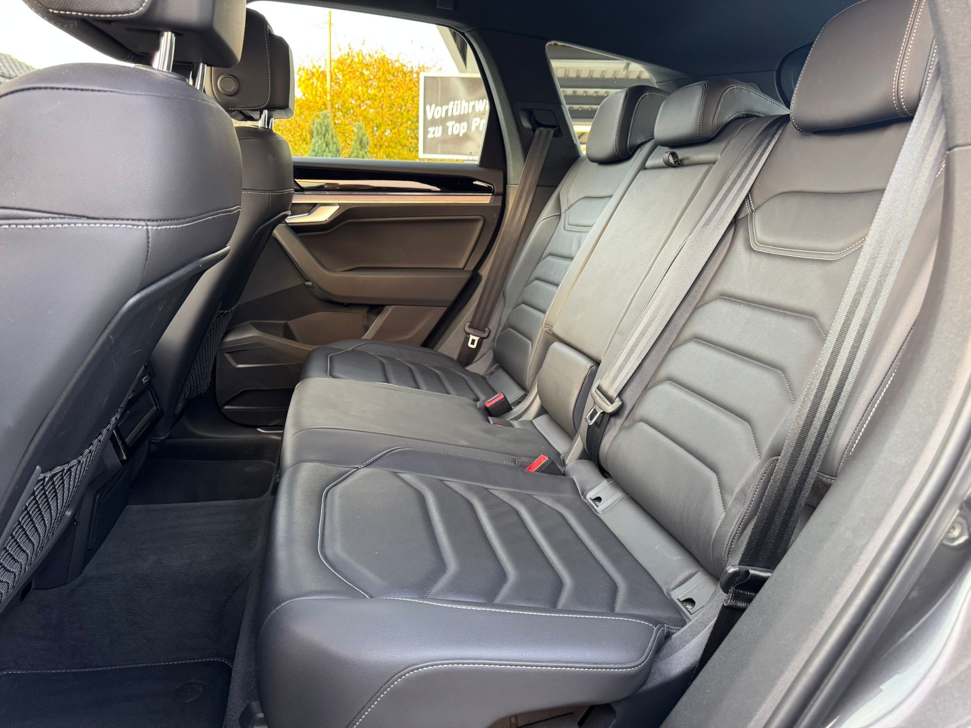 VW Touareg 3.0 TDI R Line Tiptronic-image-9