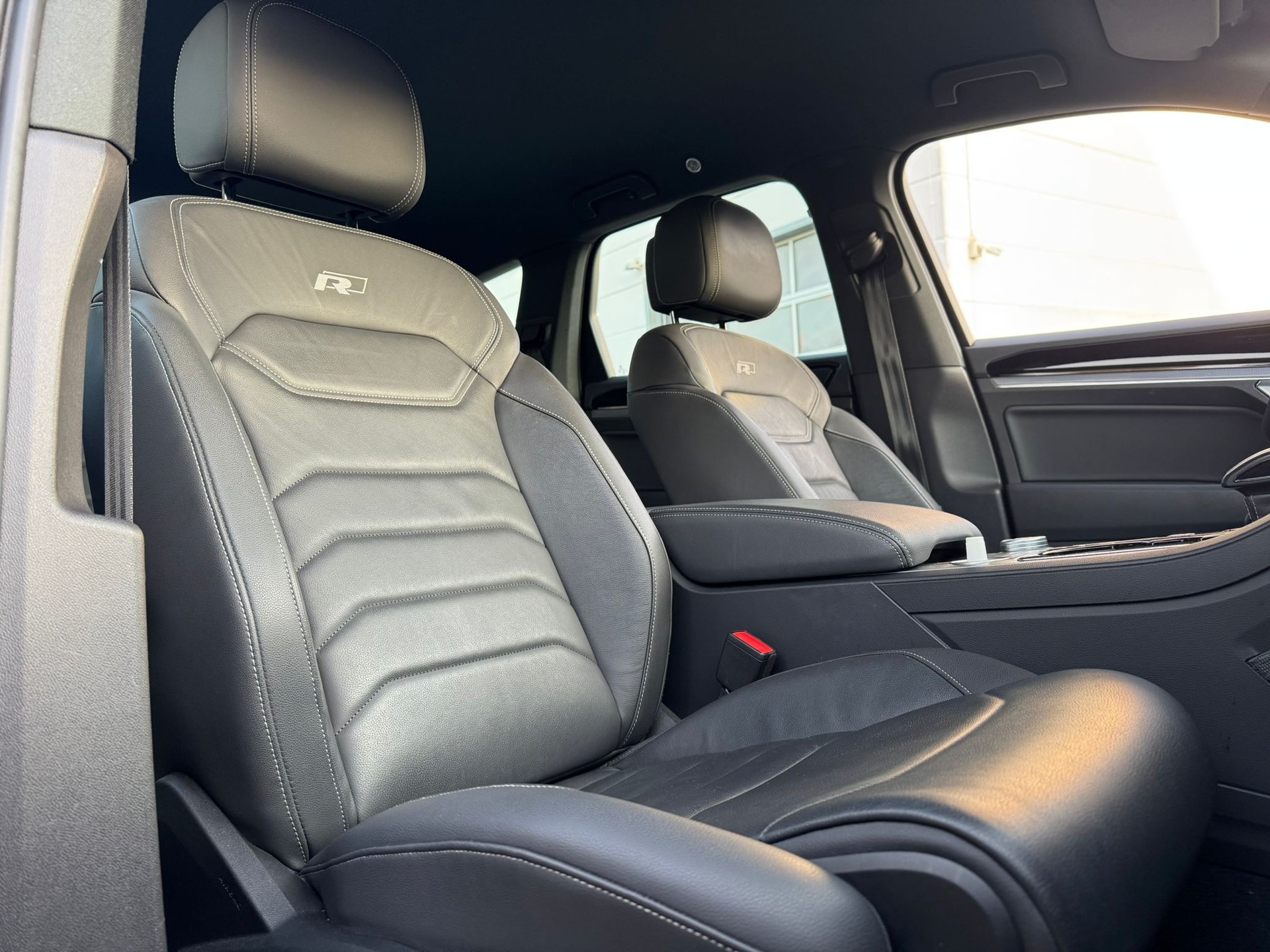 VW Touareg 3.0 TDI R Line Tiptronic-image-10