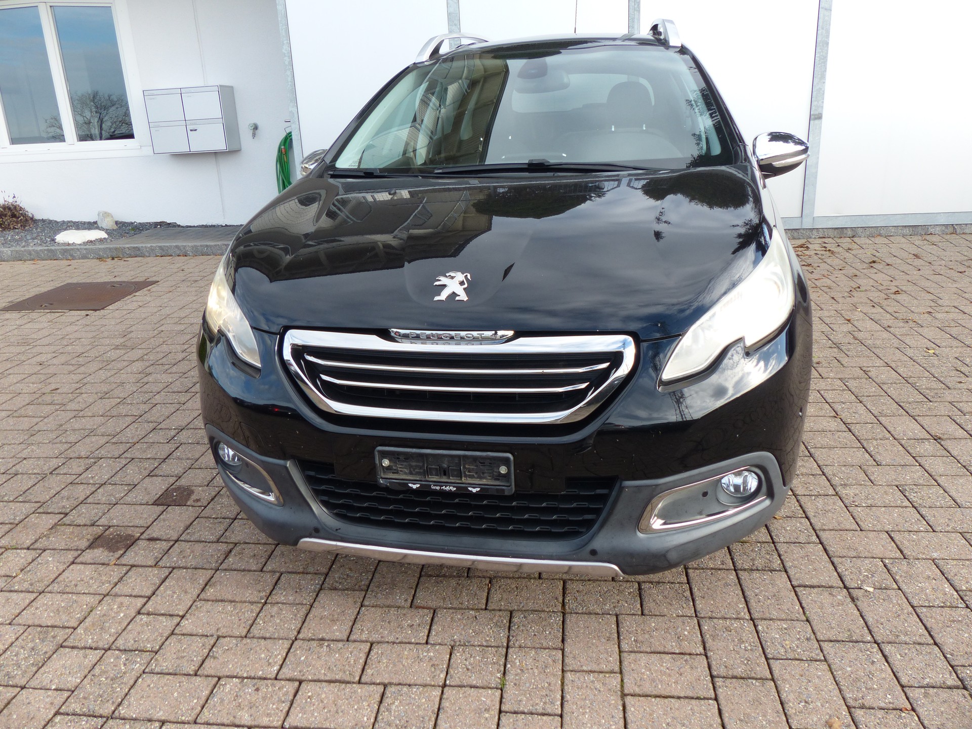 PEUGEOT 2008 1.2 PureTech Allure-image-3