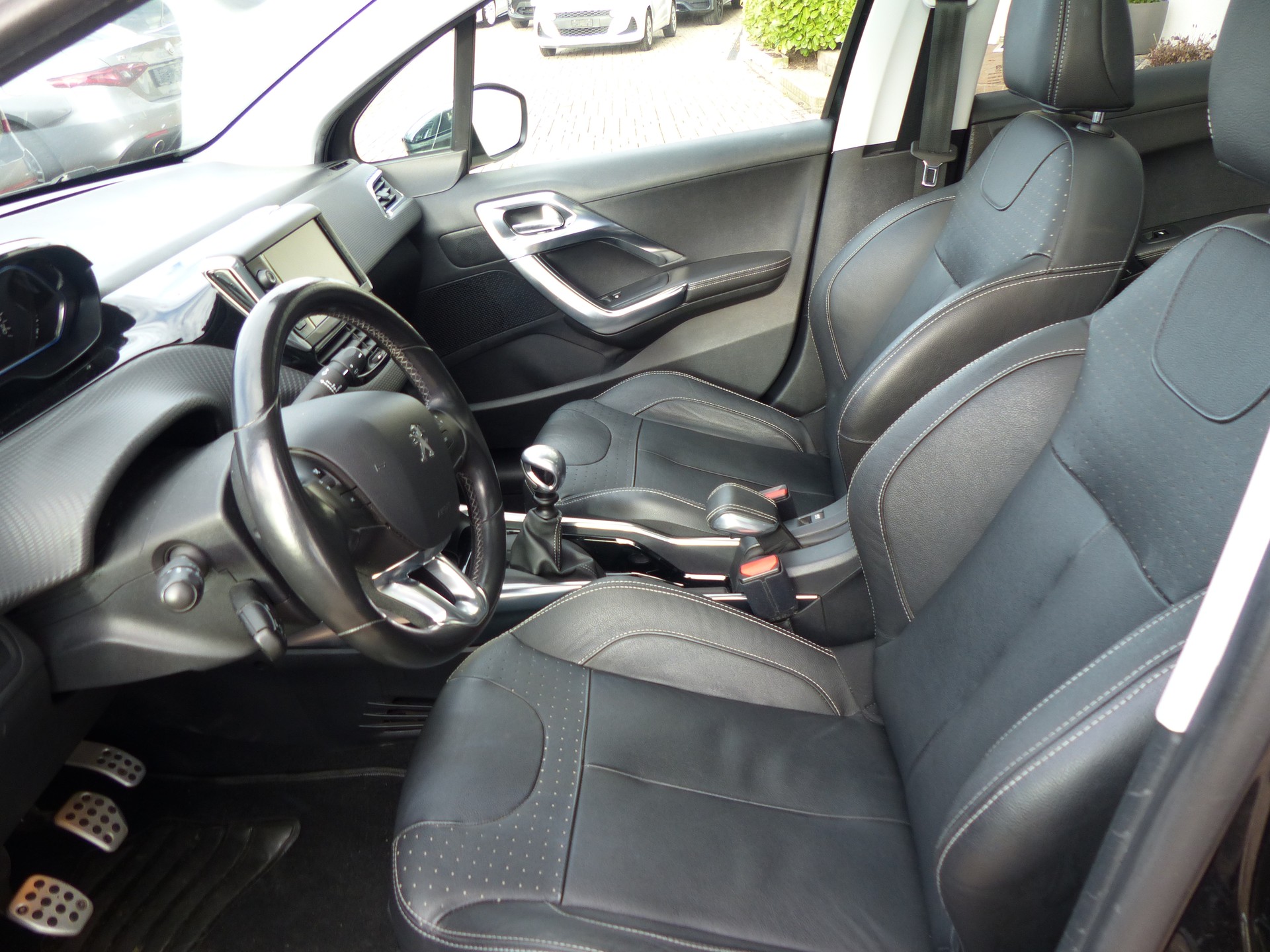 PEUGEOT 2008 1.2 PureTech Allure-image-20