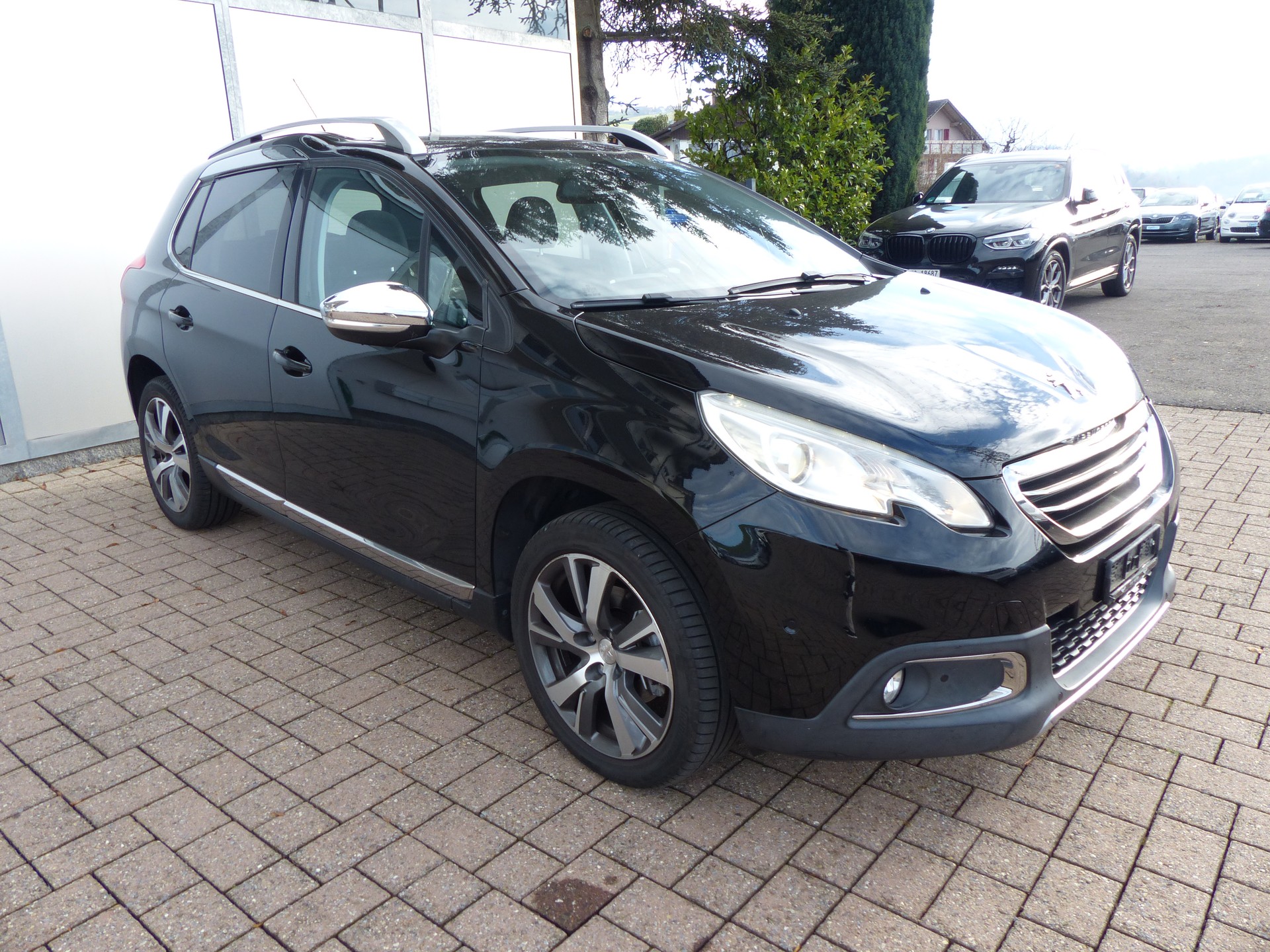 PEUGEOT 2008 1.2 PureTech Allure-image-2