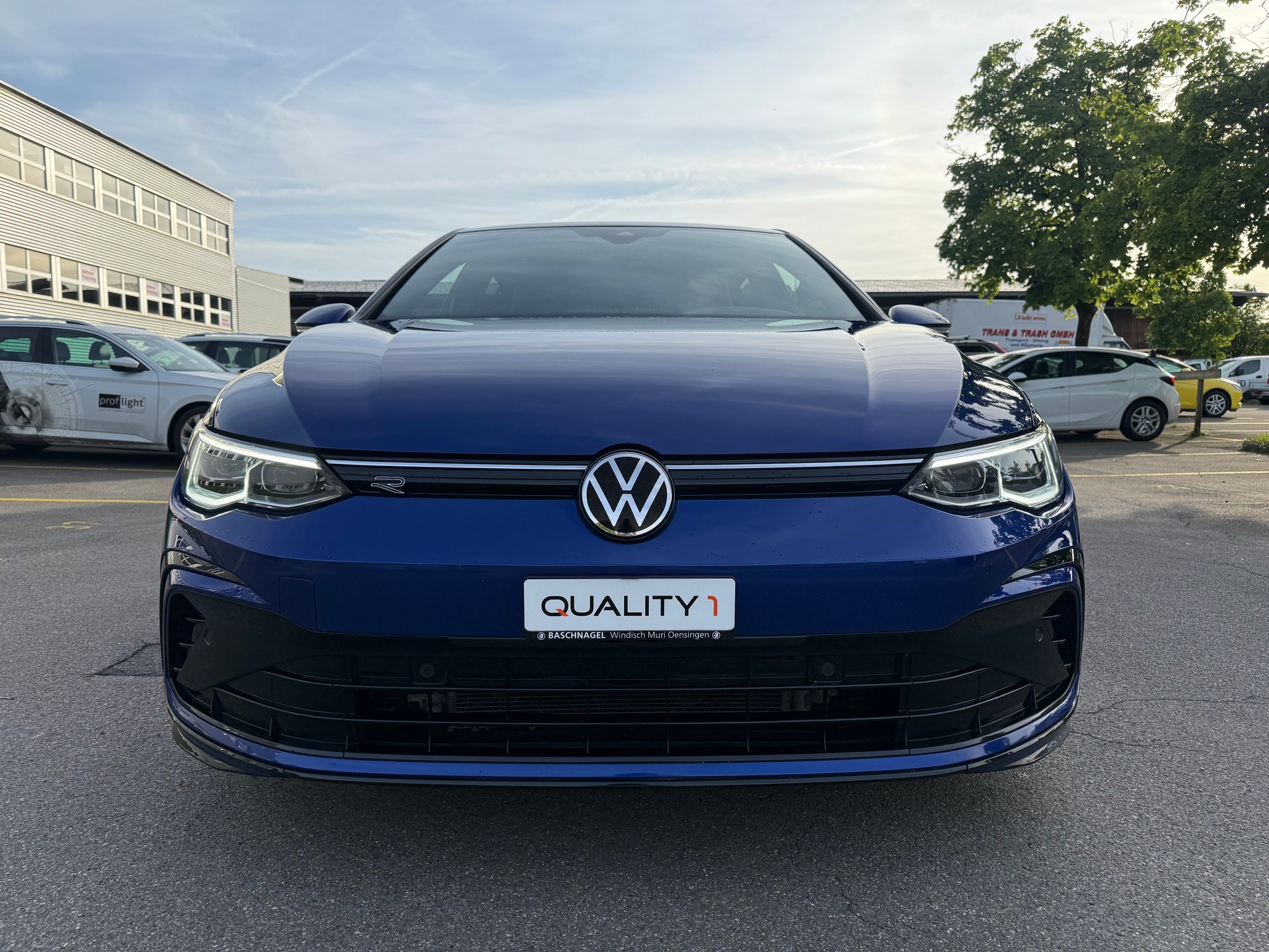 VW Golf 2.0 TDI R-Line DSG 4Motion-image-2
