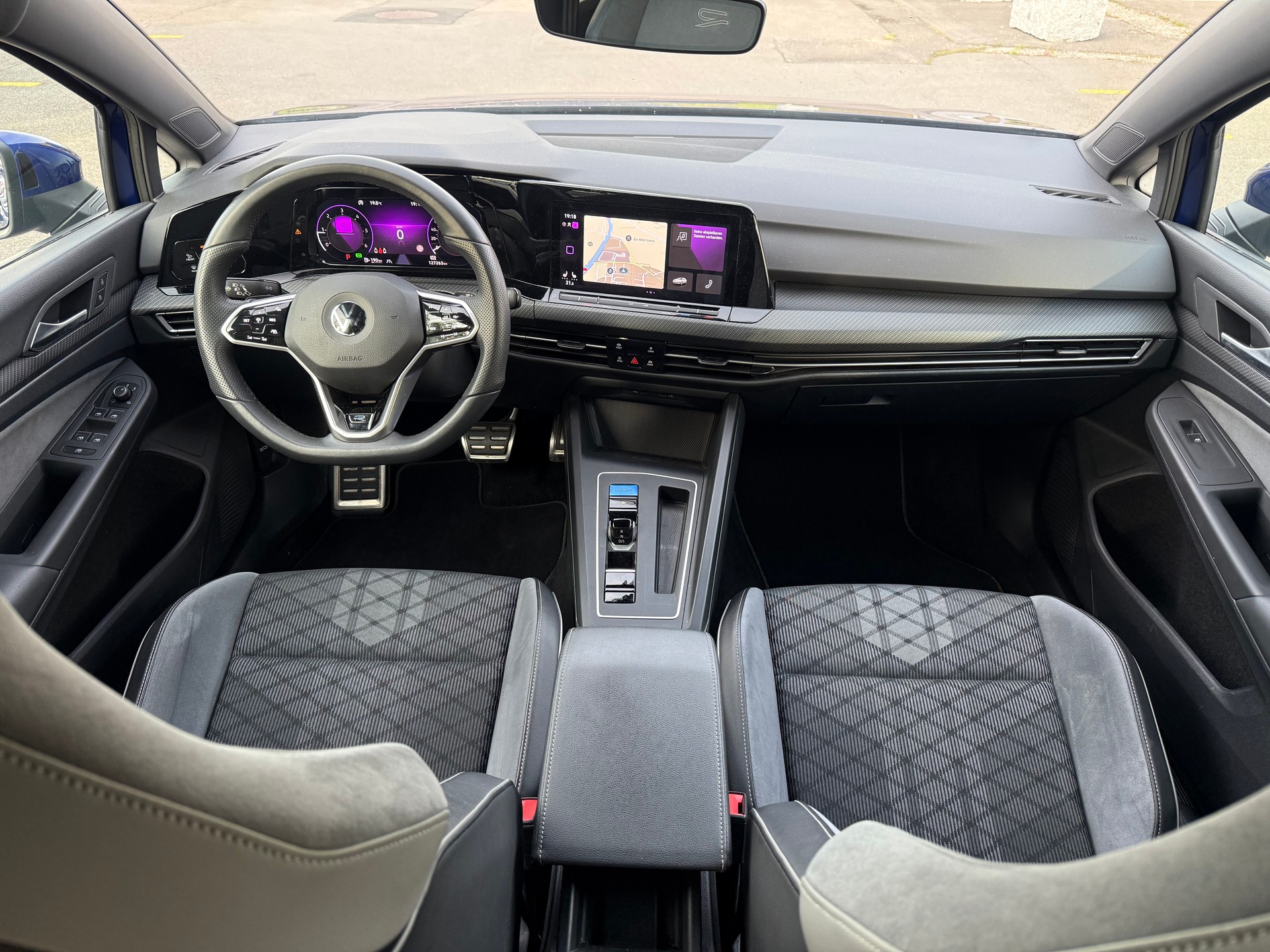 VW Golf 2.0 TDI R-Line DSG 4Motion-image-8