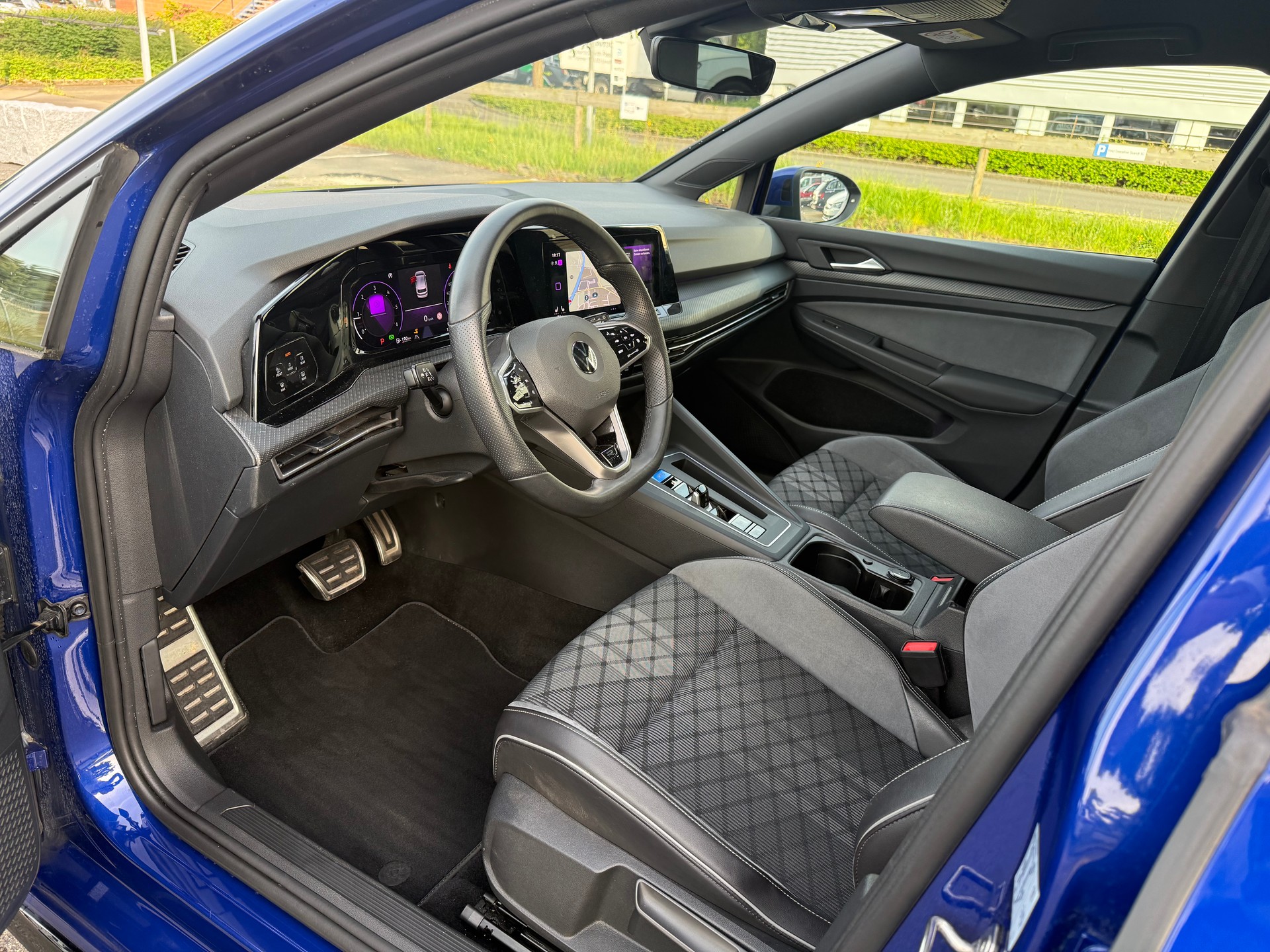 VW Golf 2.0 TDI R-Line DSG 4Motion-image-9