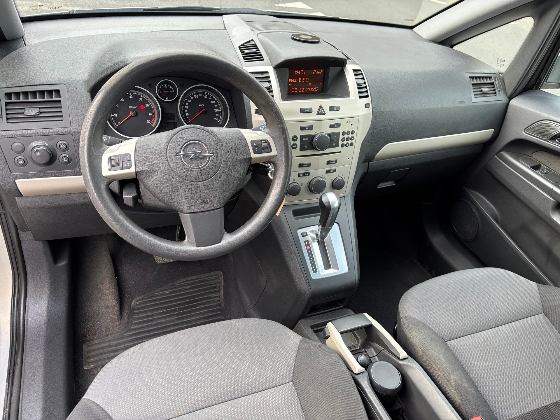 OPEL Zafira 2.2i 16V Enjoy Automatic-image-10