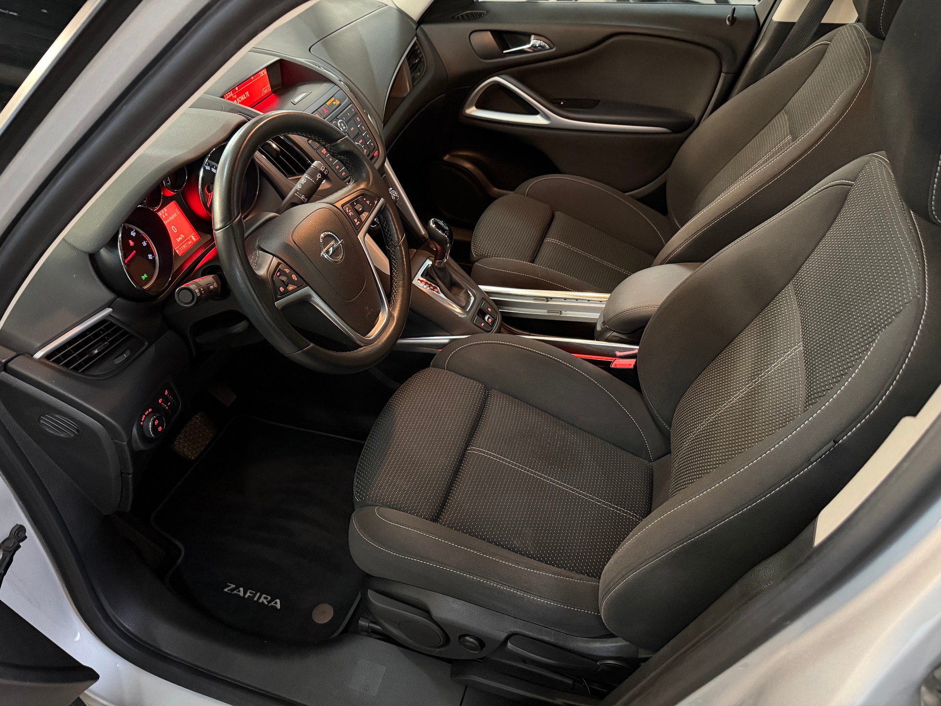OPEL Zafira Tourer 1.4i 16V Turbo Automatic-image-9