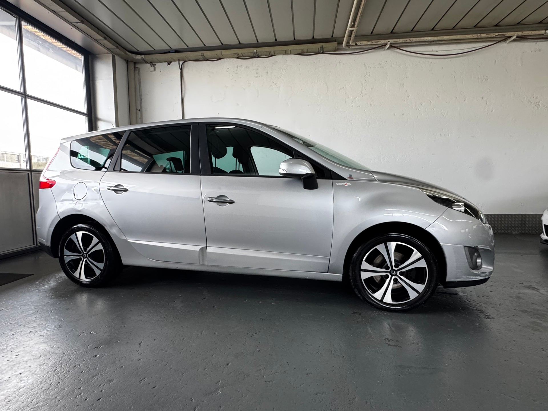 RENAULT Grand Scénic 1.6 dCi Dynamique-image-6