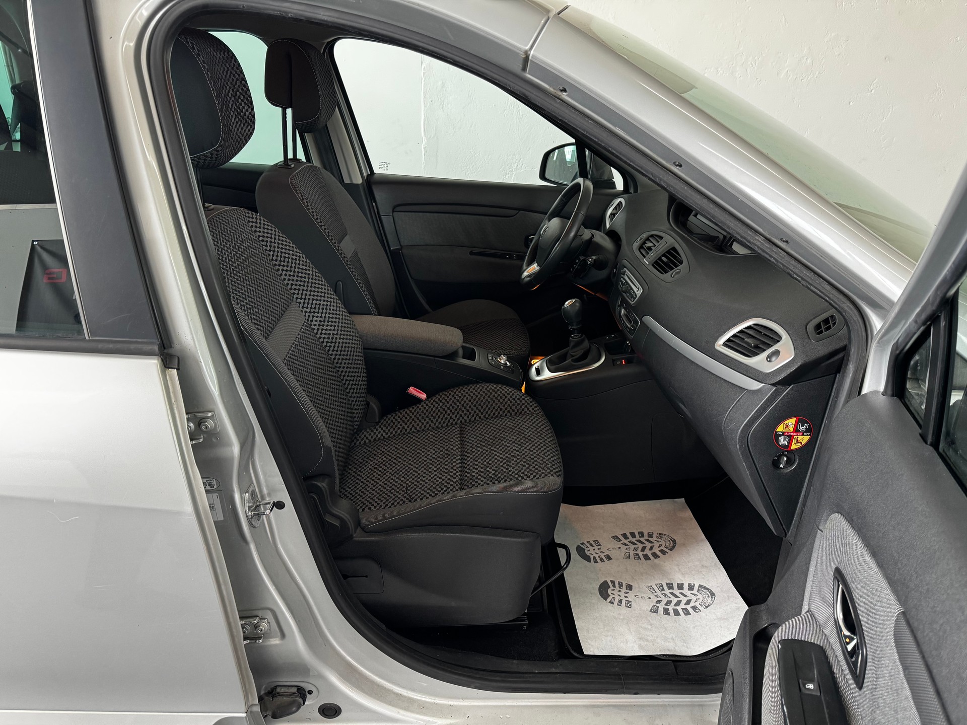RENAULT Grand Scénic 1.6 dCi Dynamique-image-17