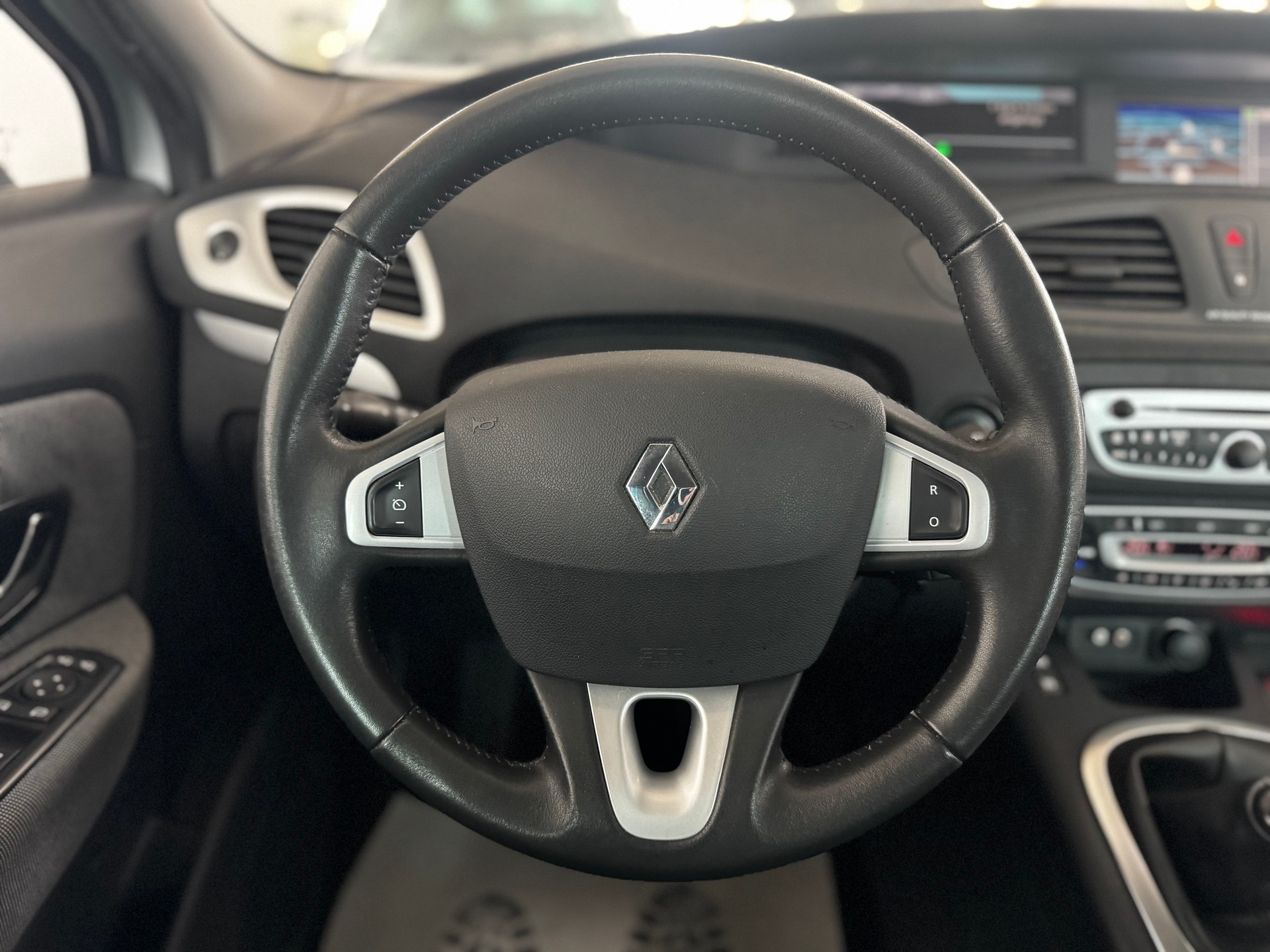 RENAULT Grand Scénic 1.6 dCi Dynamique-image-16