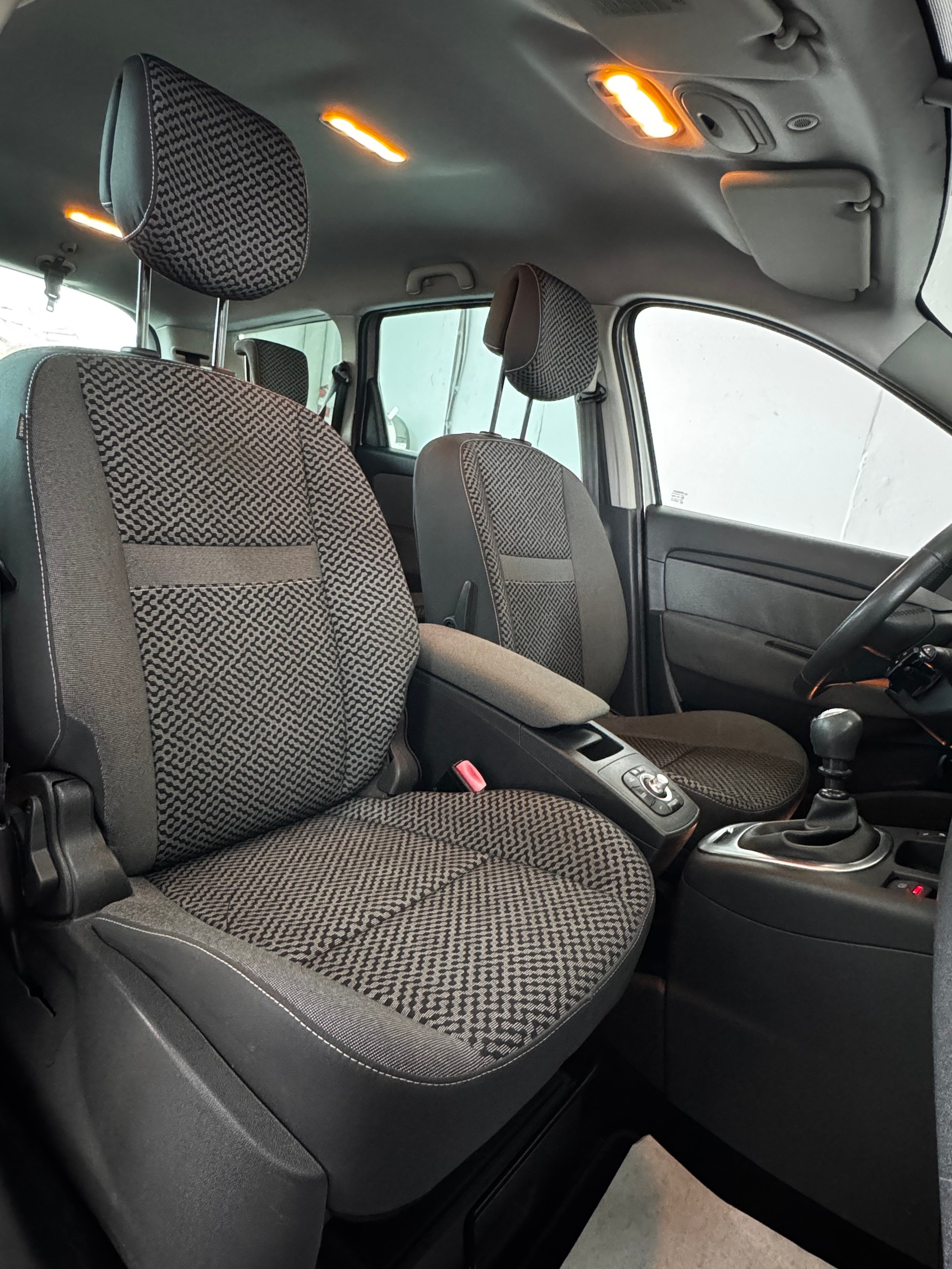 RENAULT Grand Scénic 1.6 dCi Dynamique-image-18