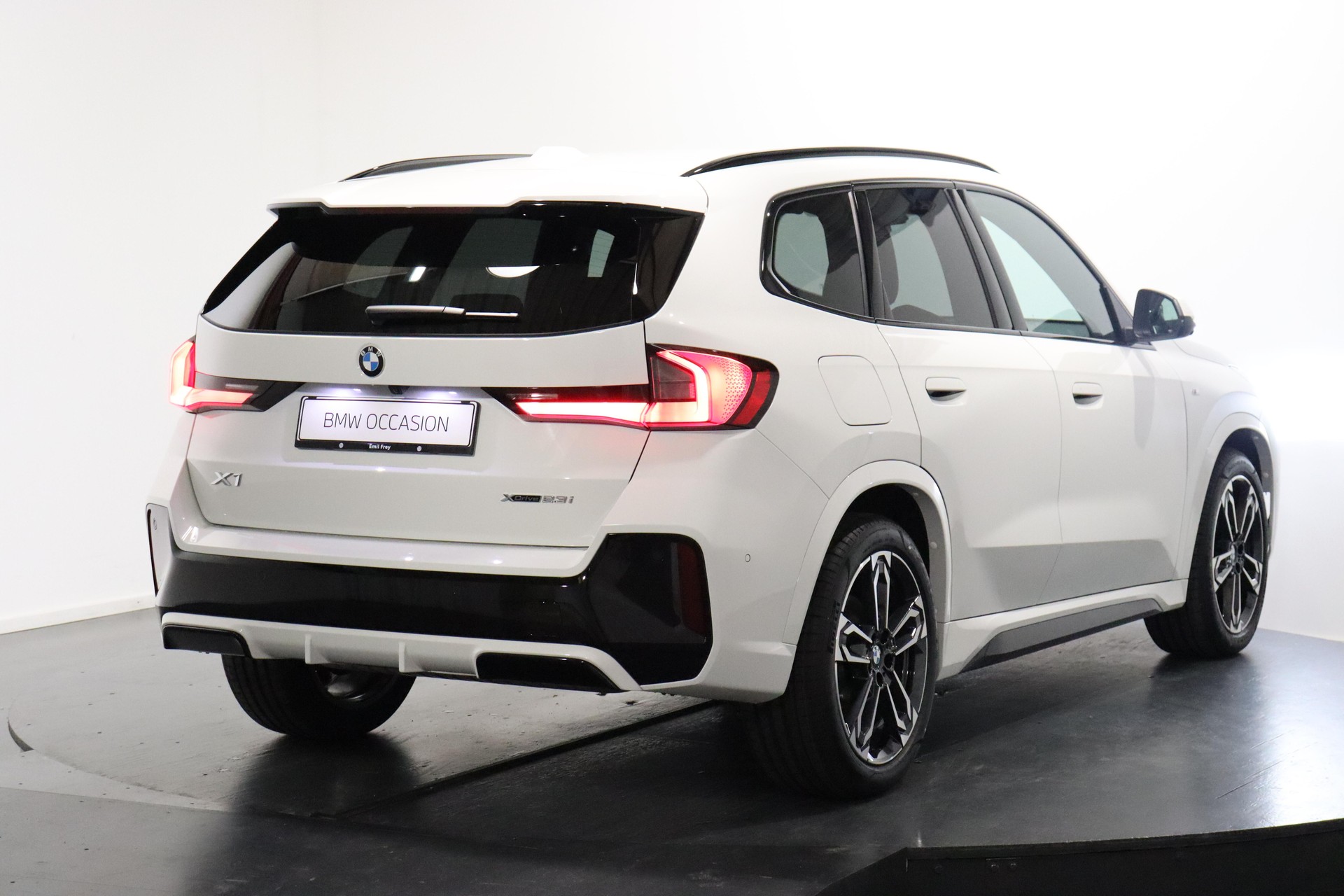 BMW X1 23i xDrive paddles-image-2