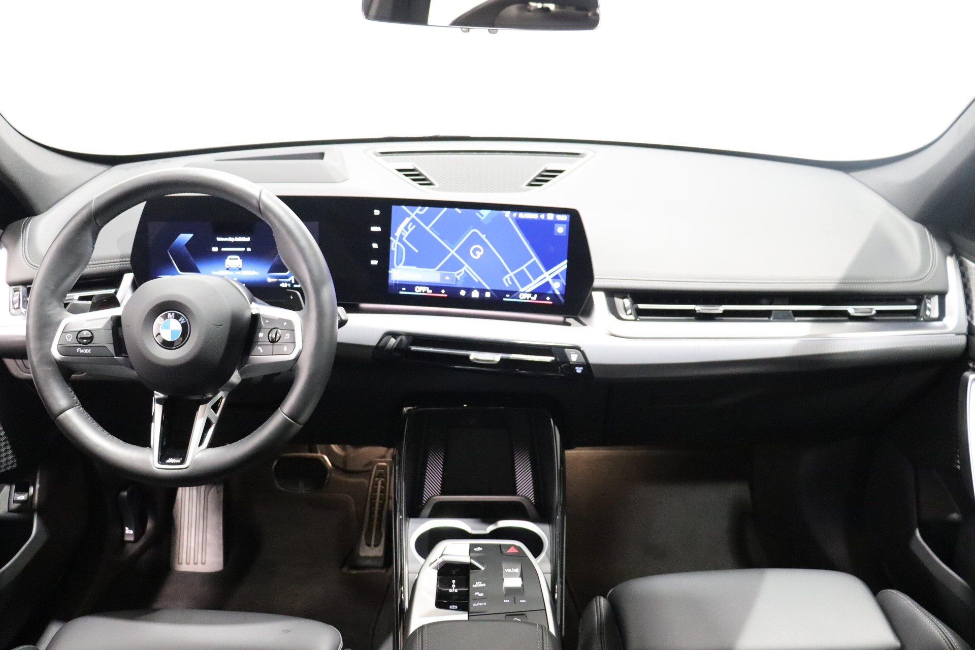 BMW X1 23i xDrive paddles-image-8