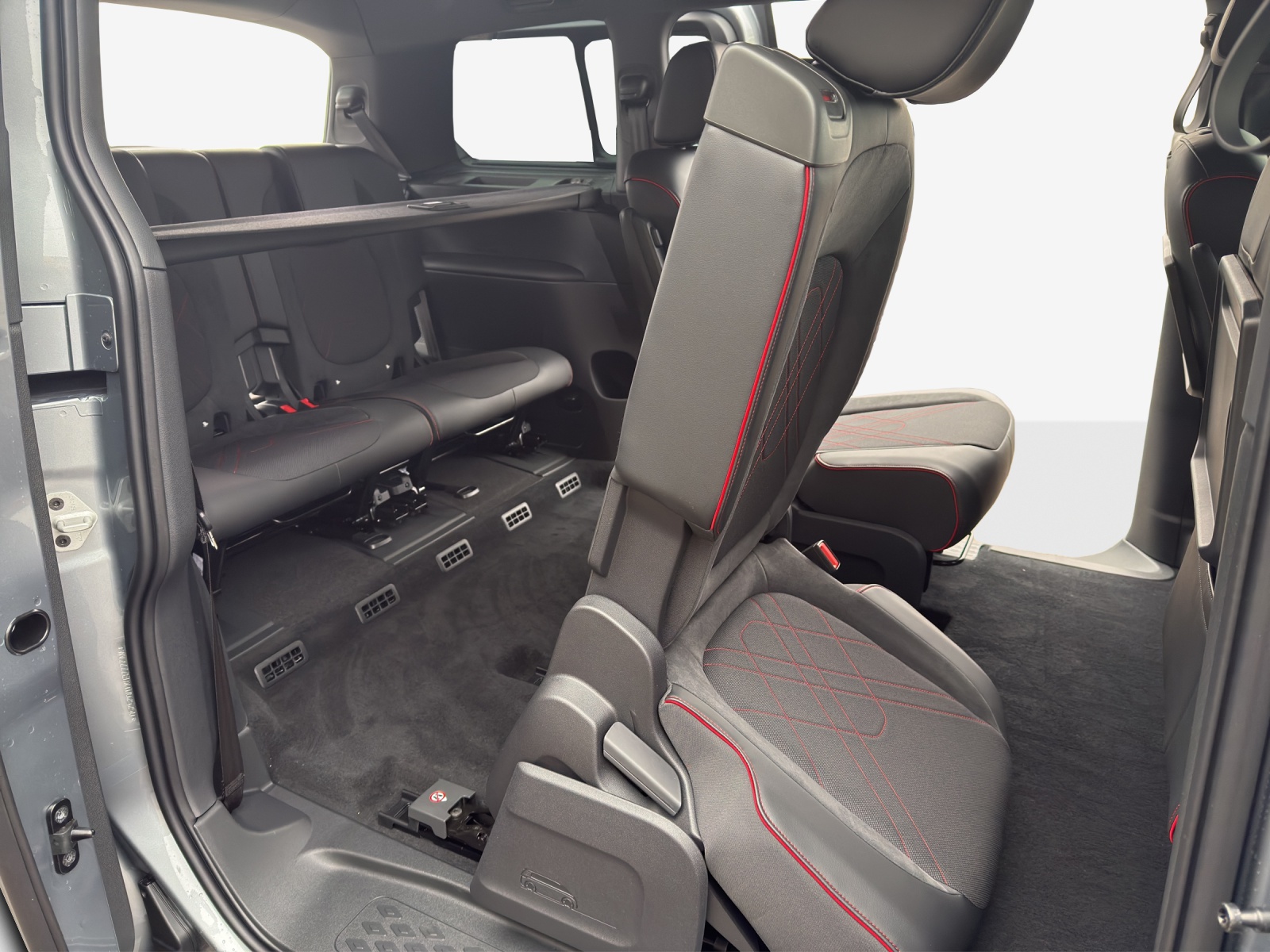 VW ID.Buzz LWB GTX 4 Motion-image-12