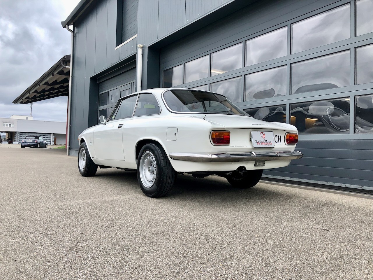 ALFA ROMEO GT 1300 Junior-image-2