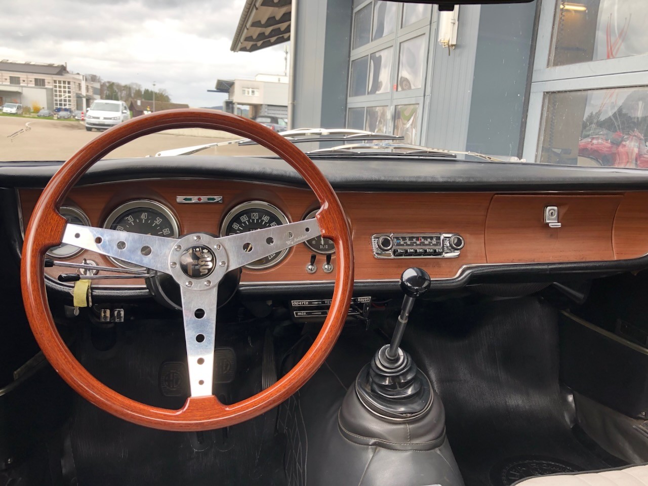 ALFA ROMEO GT 1300 Junior-image-8