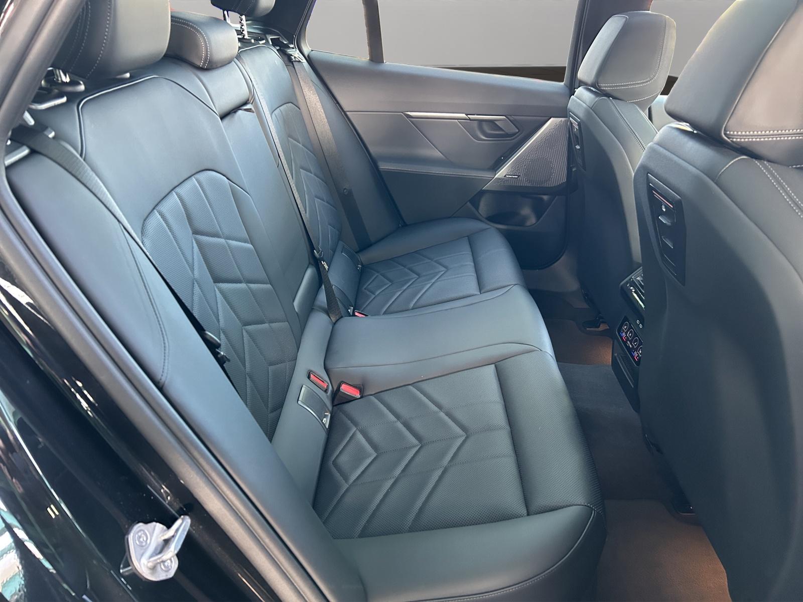 BMW 520d xDrive Touring-image-11