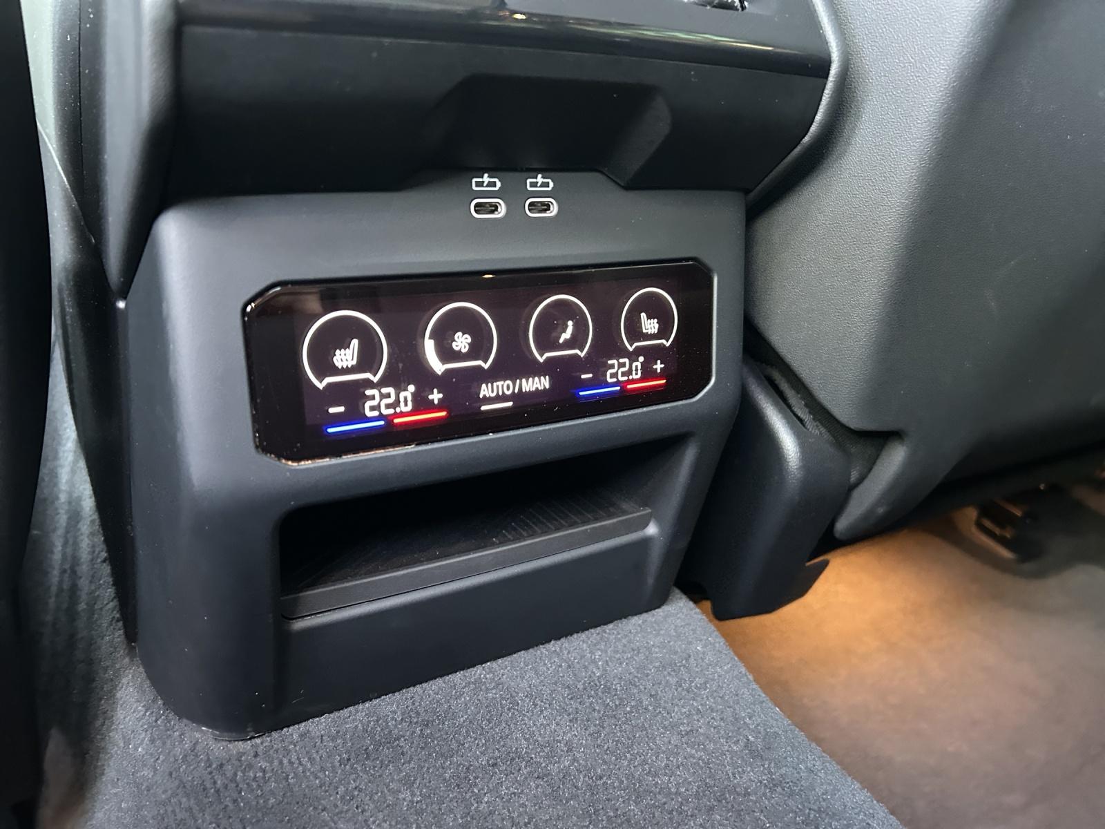 BMW 520d xDrive Touring-image-13