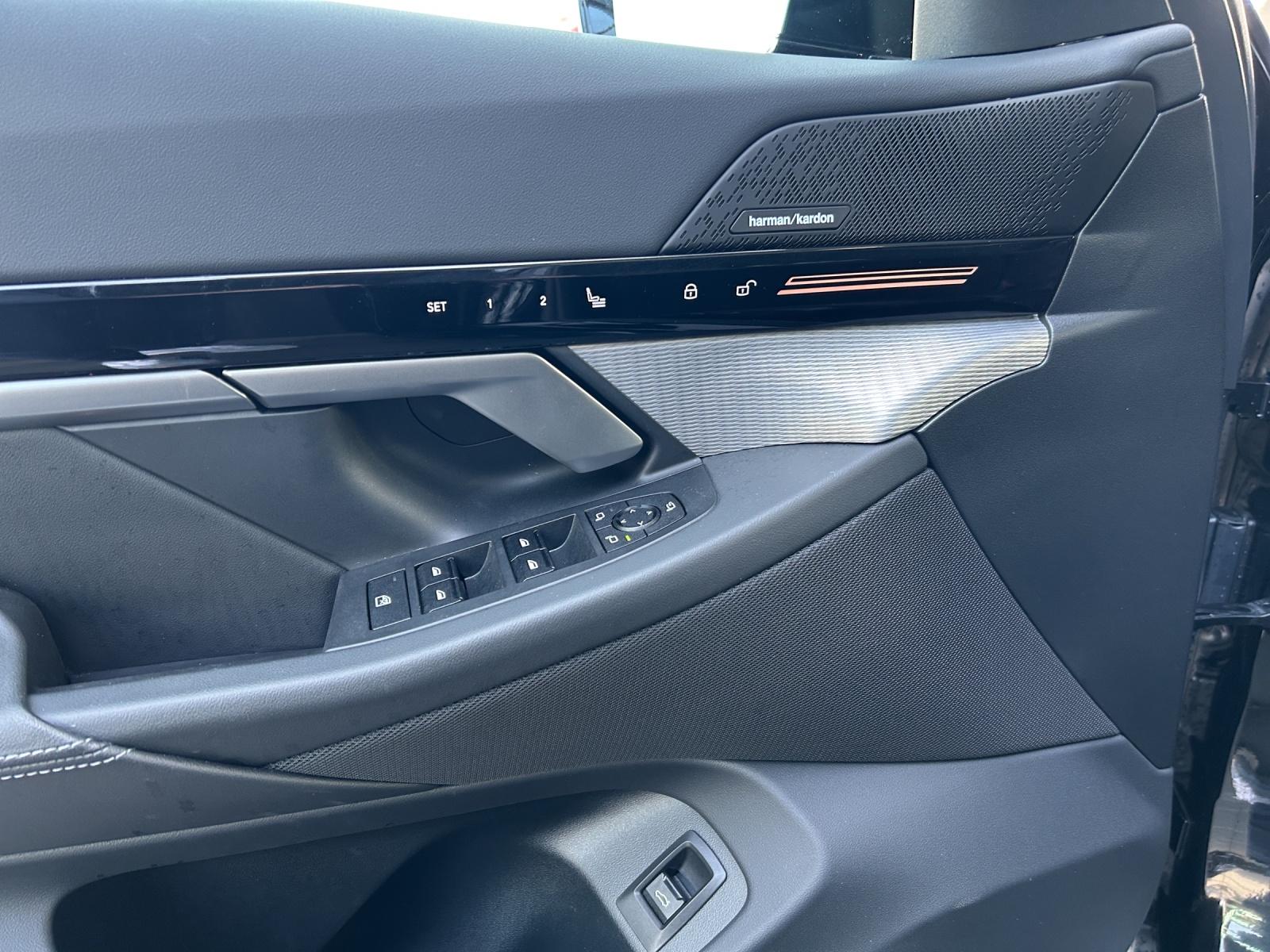 BMW 520d xDrive Touring-image-14