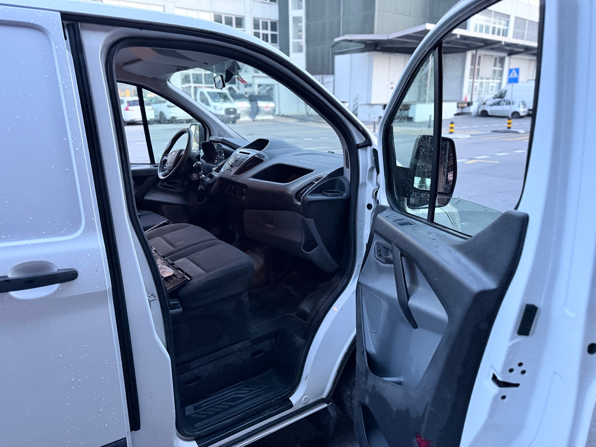 FORD Transit Custom Van 250 L1H1 Level 3-image-8
