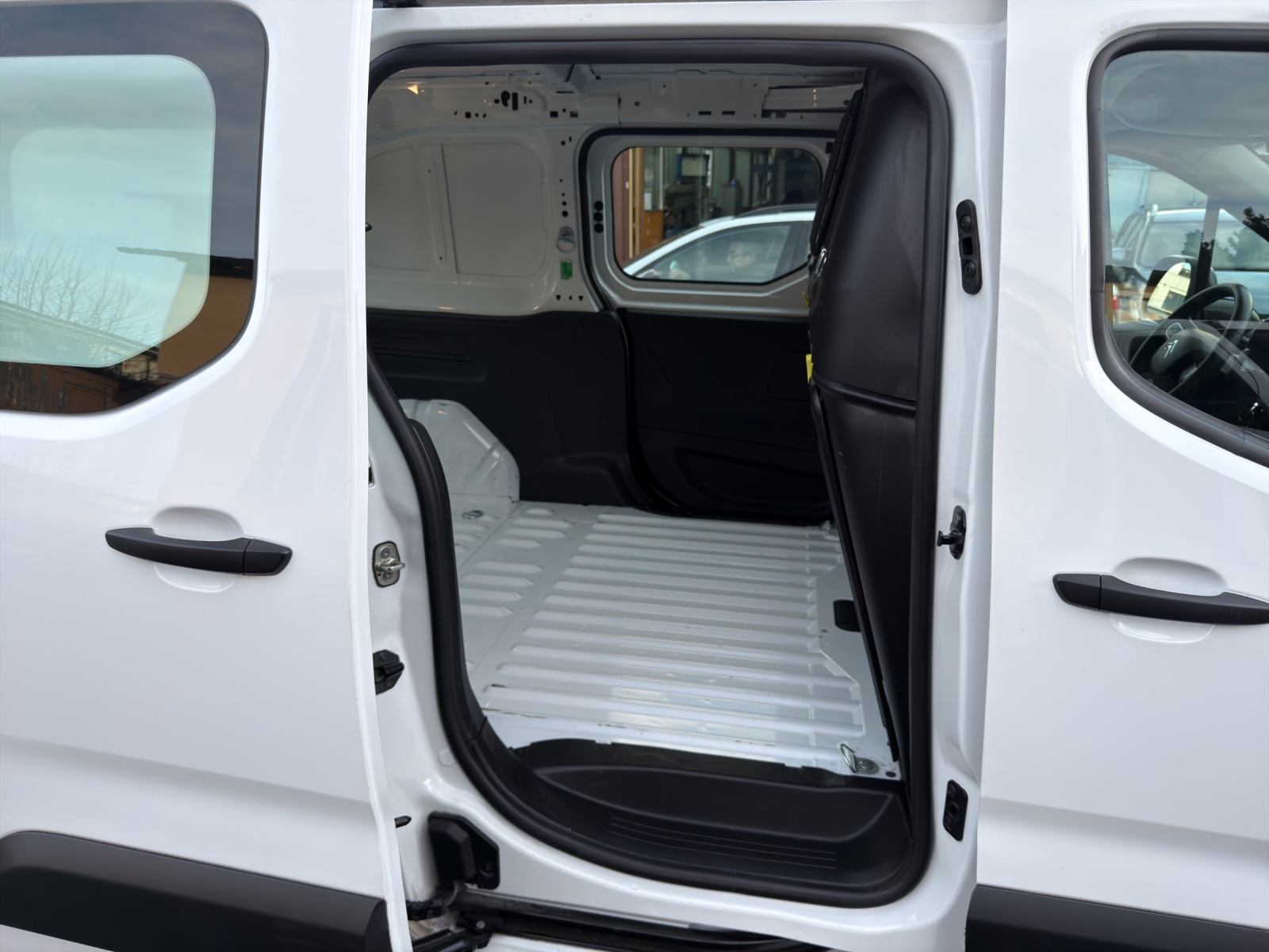 CITROEN Berlingo Van 1.2 Pure Tech 130s/s Worker Long EAT8 1000kg-image-5