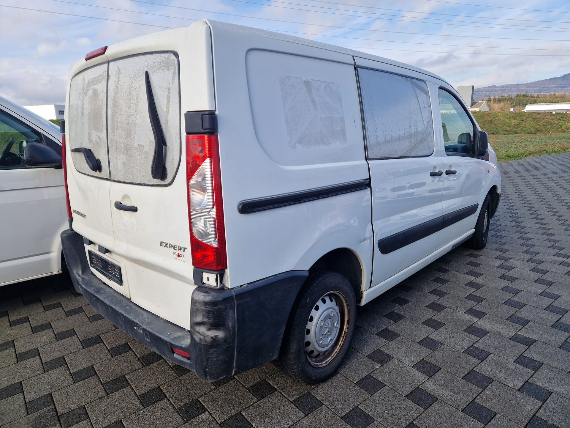 PEUGEOT Expert 2.0 HDi 229 L2H1-image-4