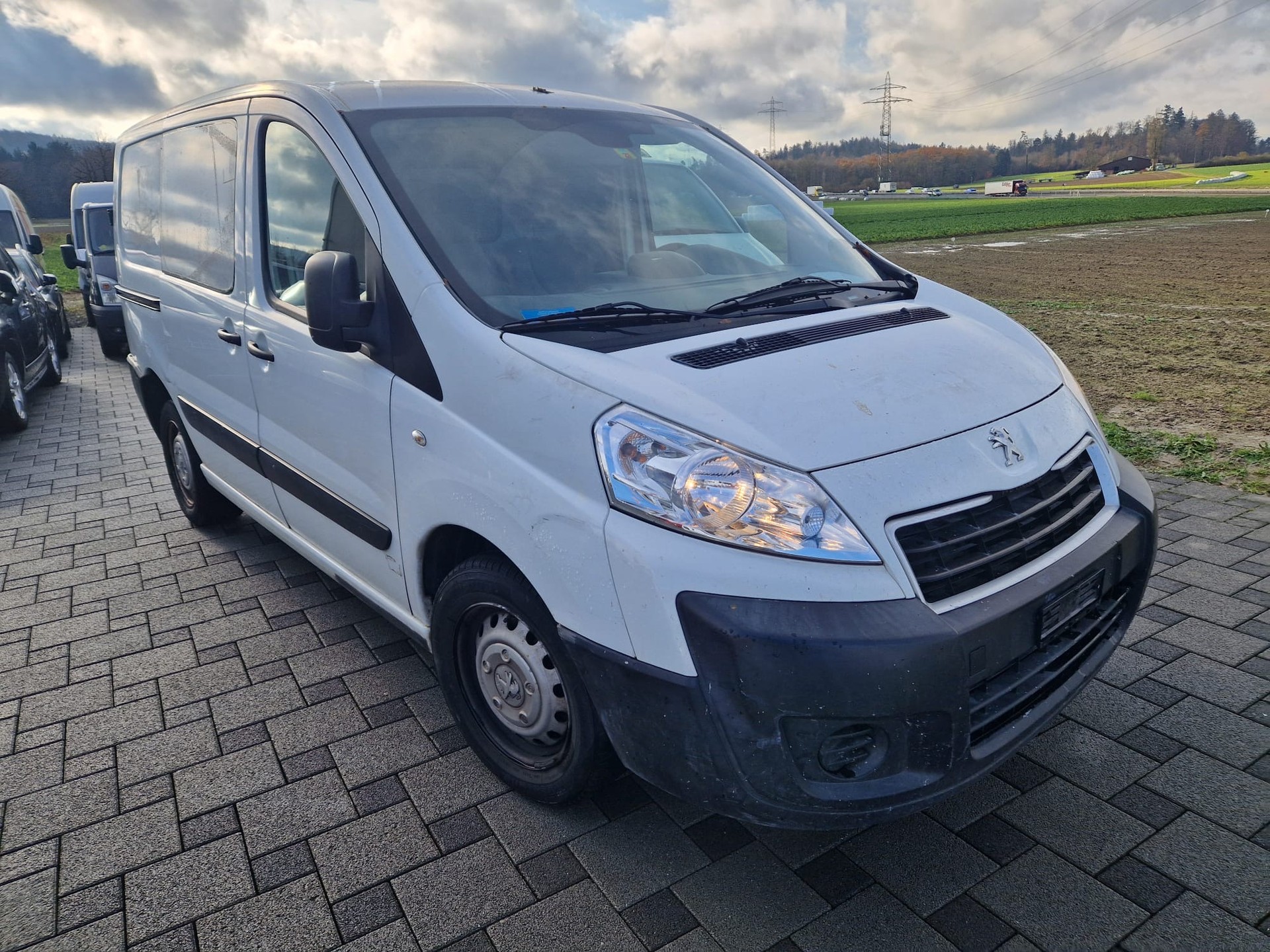 PEUGEOT Expert 2.0 HDi 229 L2H1-image-2