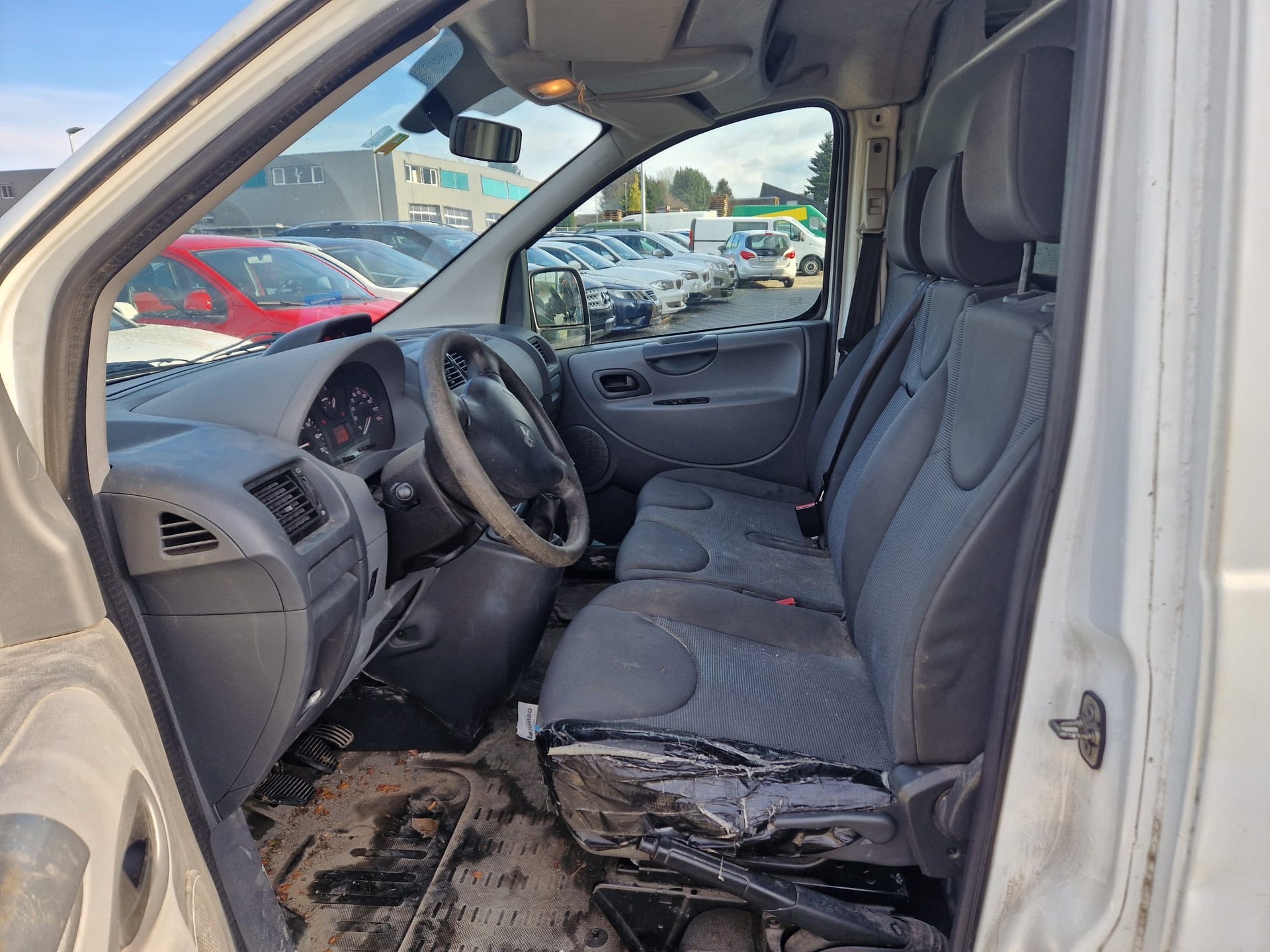 PEUGEOT Expert 2.0 HDi 229 L2H1-image-7