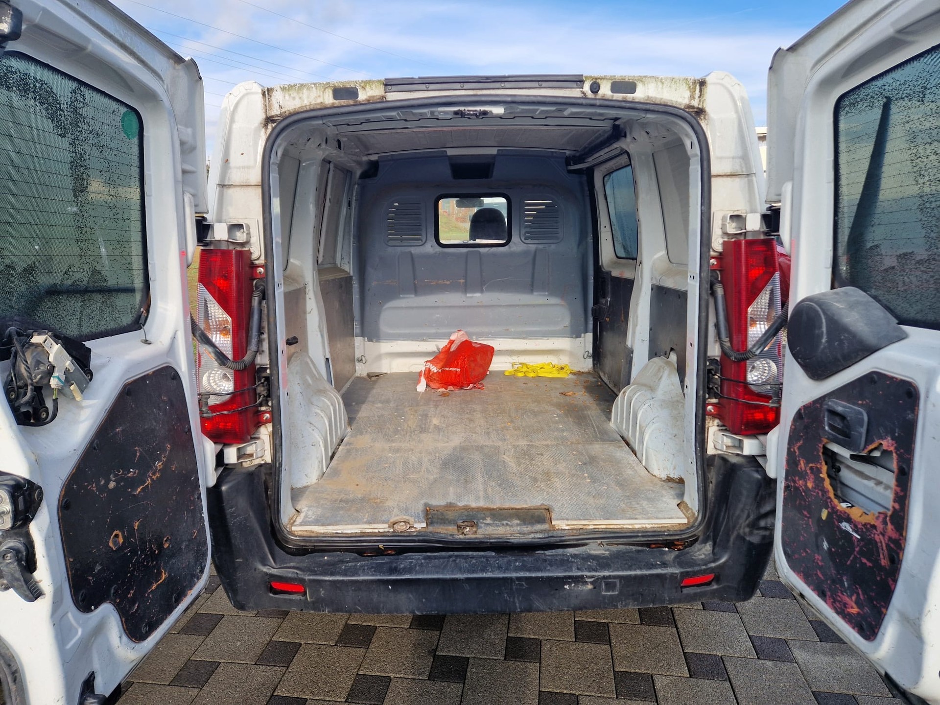 PEUGEOT Expert 2.0 HDi 229 L2H1-image-9