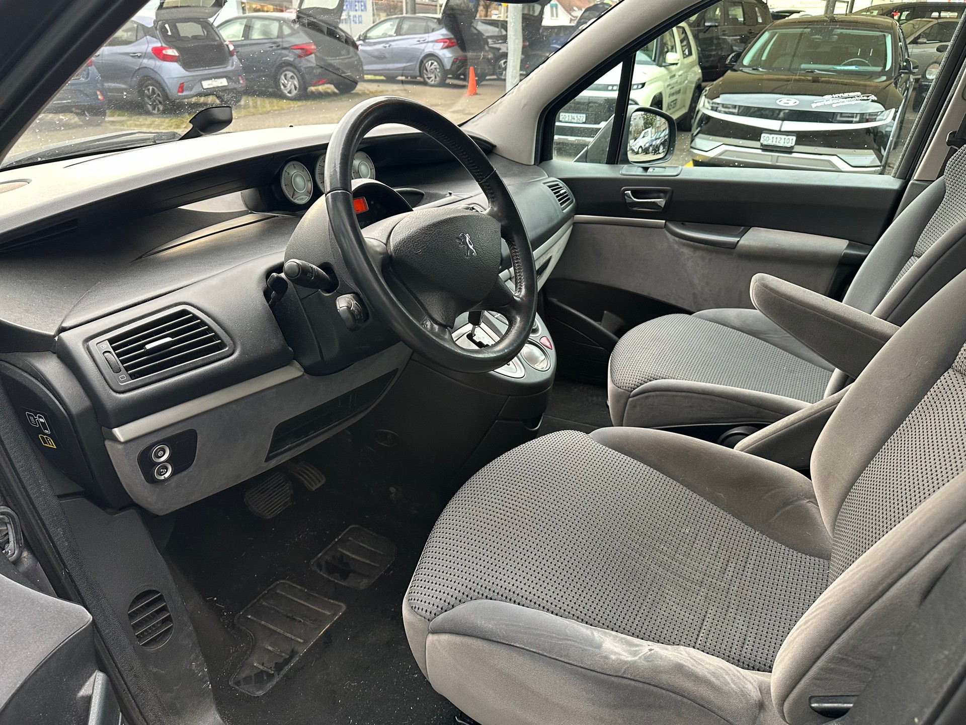PEUGEOT 807 2.0 16V HDi Family+ Tiptronic-image-11
