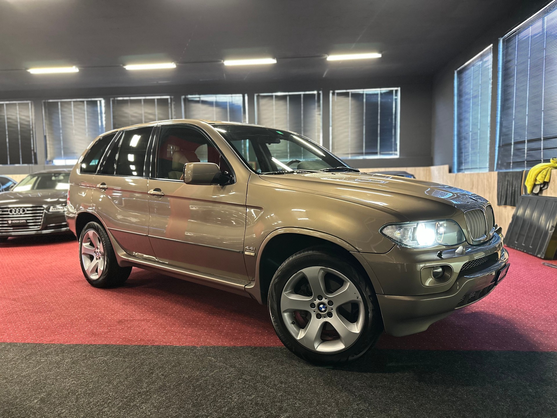 BMW X5 4.4i V8 / ** M-Sport Paket ** / Frisch ab MFK & Grossem Service-image-1