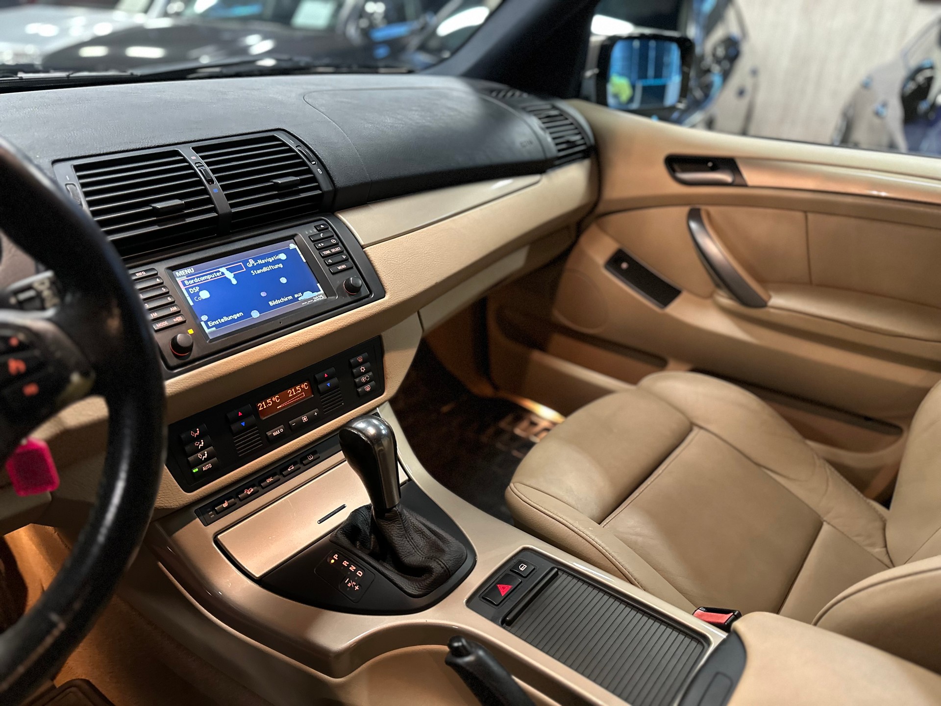 BMW X5 4.4i V8 / ** M-Sport Paket ** / Frisch ab MFK & Grossem Service-image-13