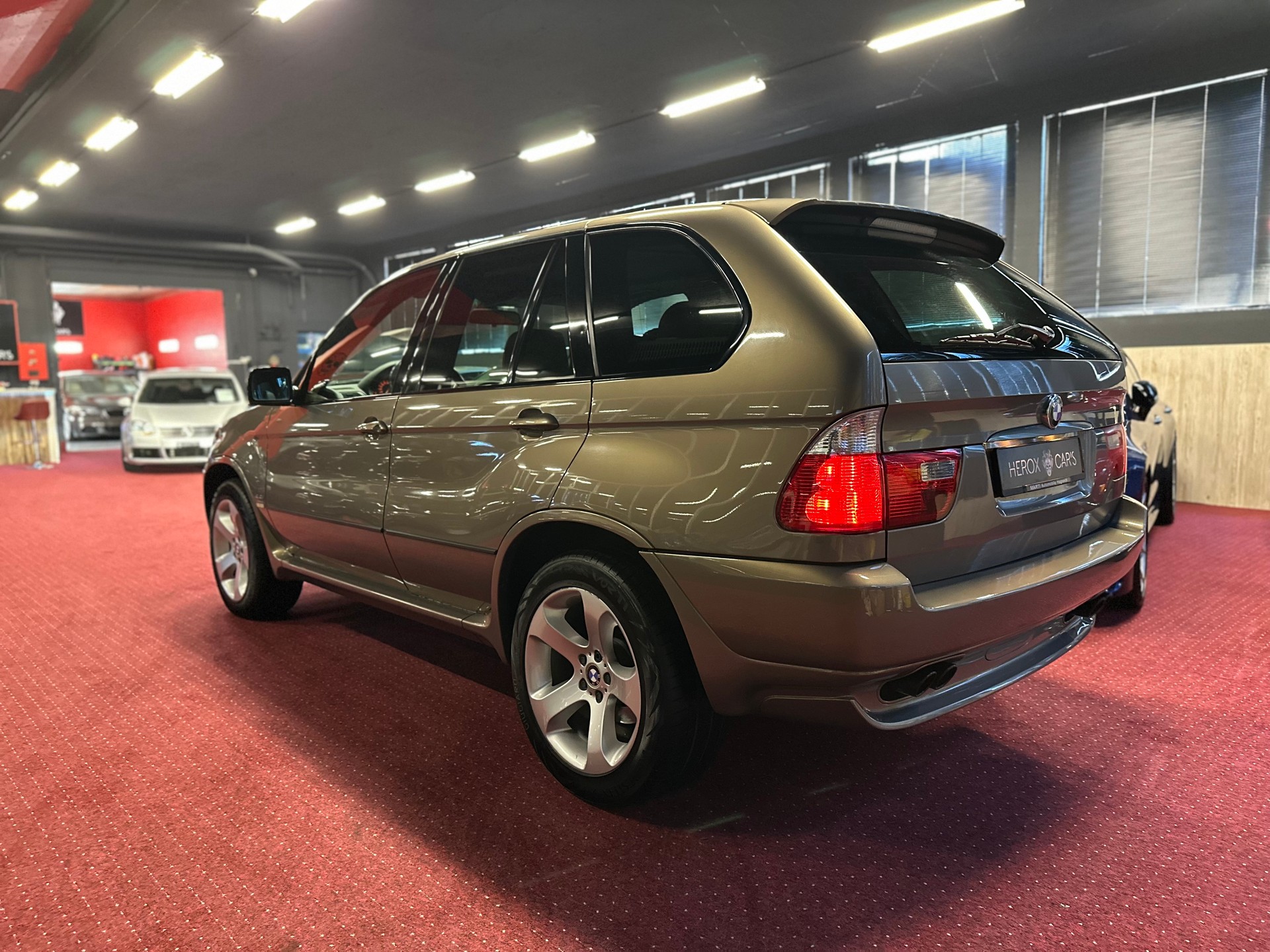BMW X5 4.4i V8 / ** M-Sport Paket ** / Frisch ab MFK & Grossem Service-image-9