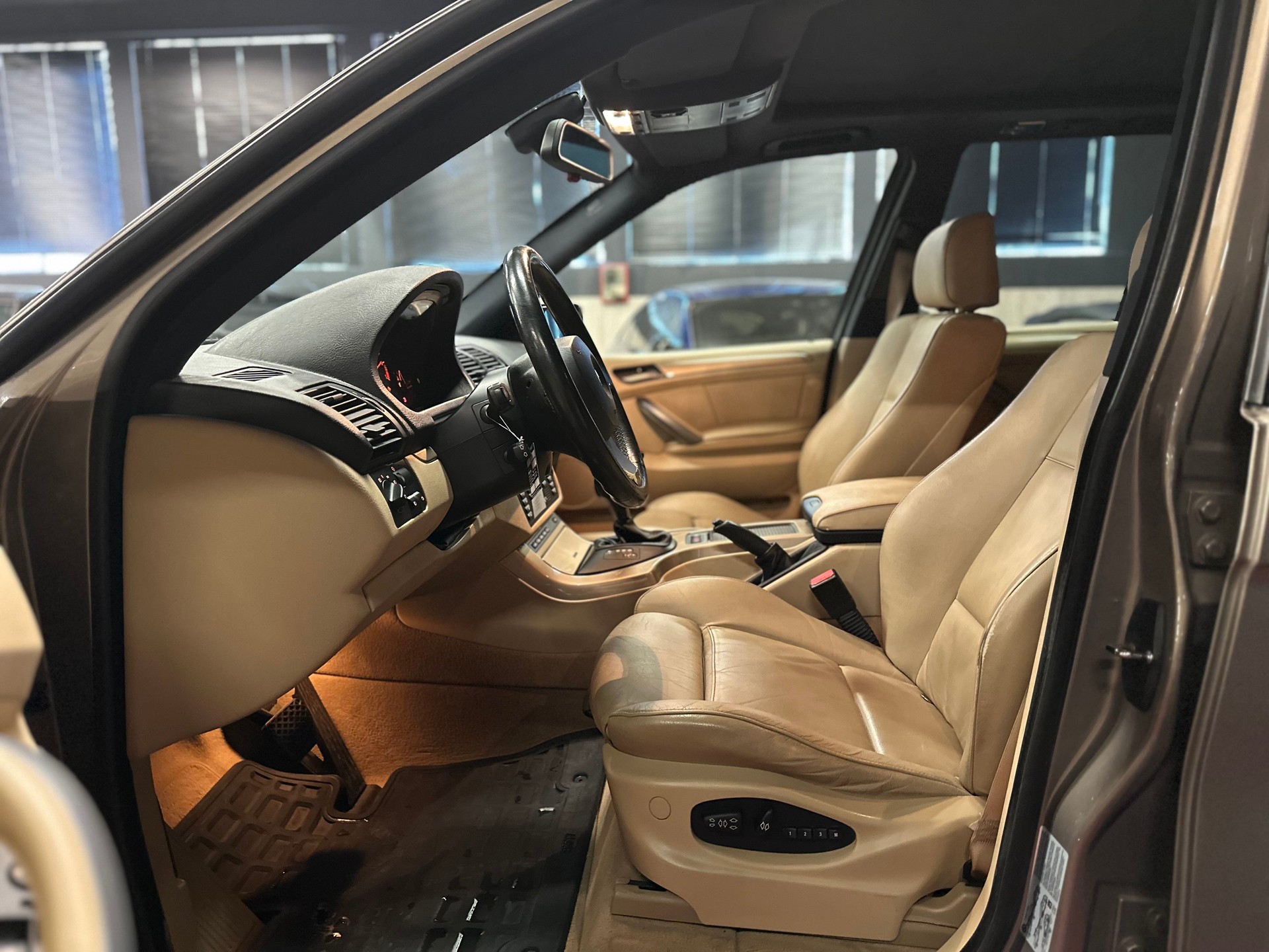 BMW X5 4.4i V8 / ** M-Sport Paket ** / Frisch ab MFK & Grossem Service-image-10