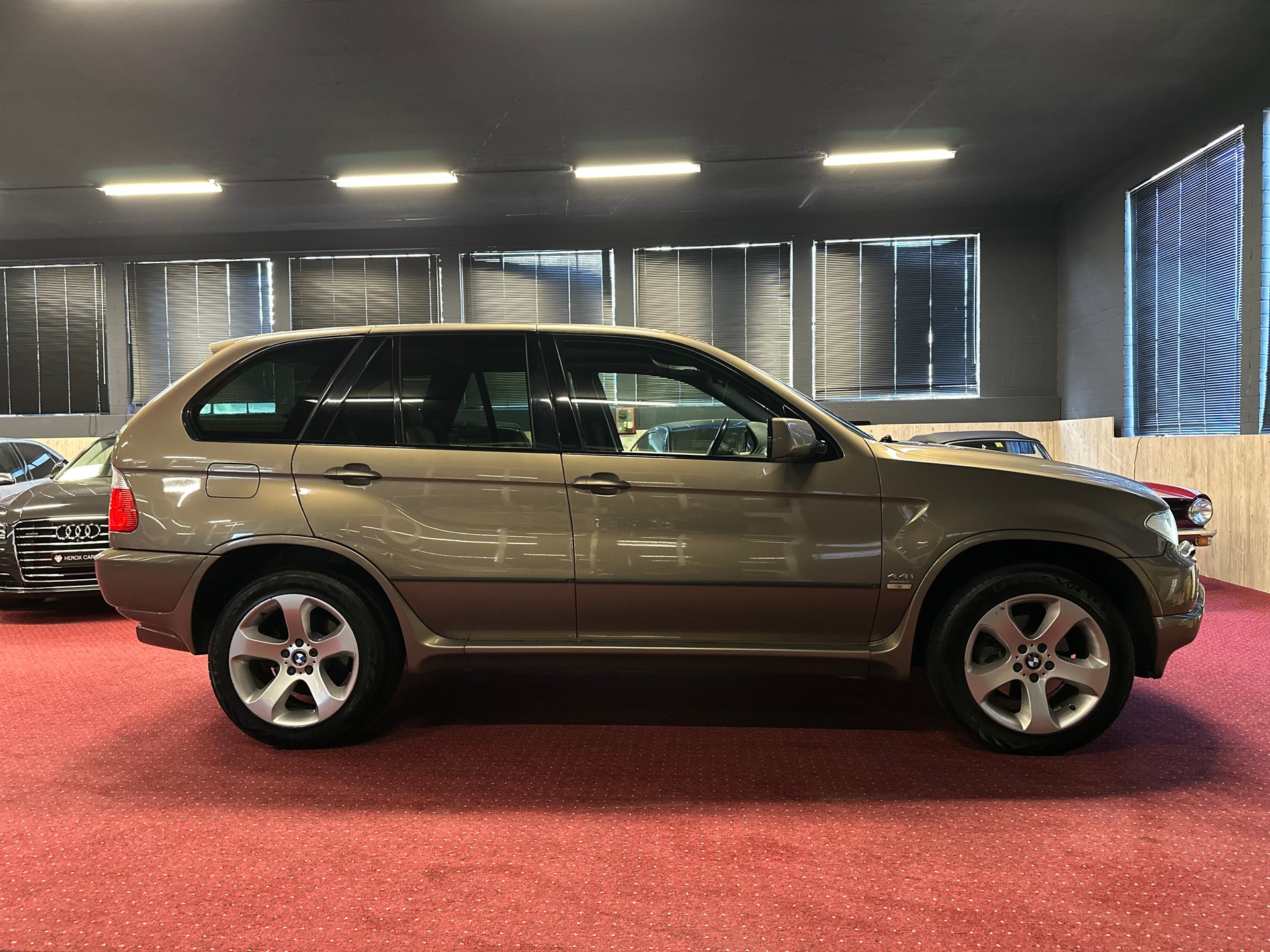 BMW X5 4.4i V8 / ** M-Sport Paket ** / Frisch ab MFK & Grossem Service-image-3