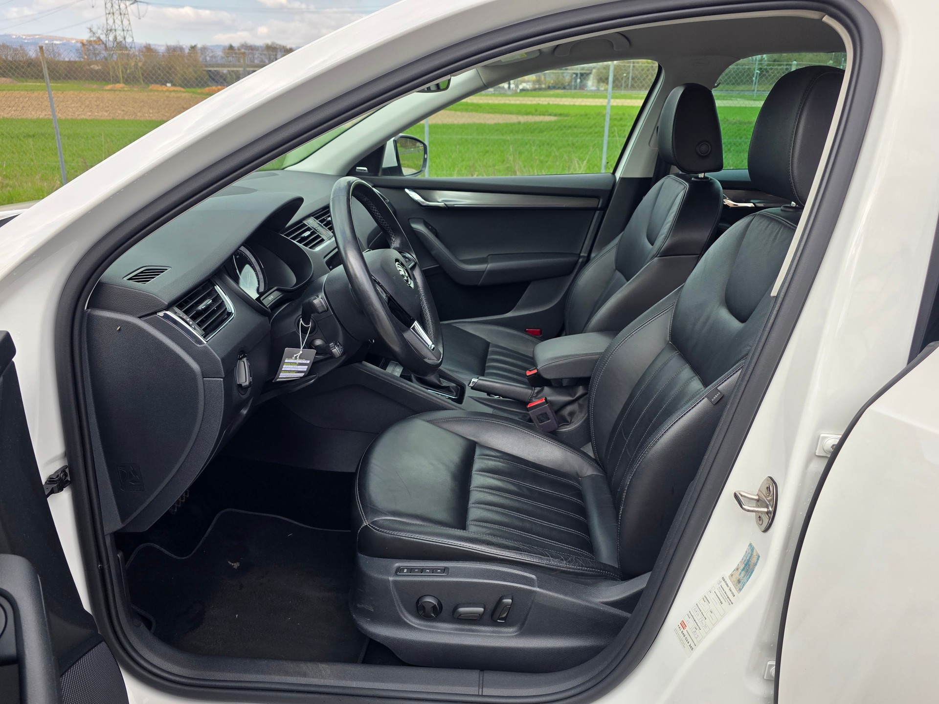 SKODA Octavia Combi 1.8 TSI Style DSG-image-8